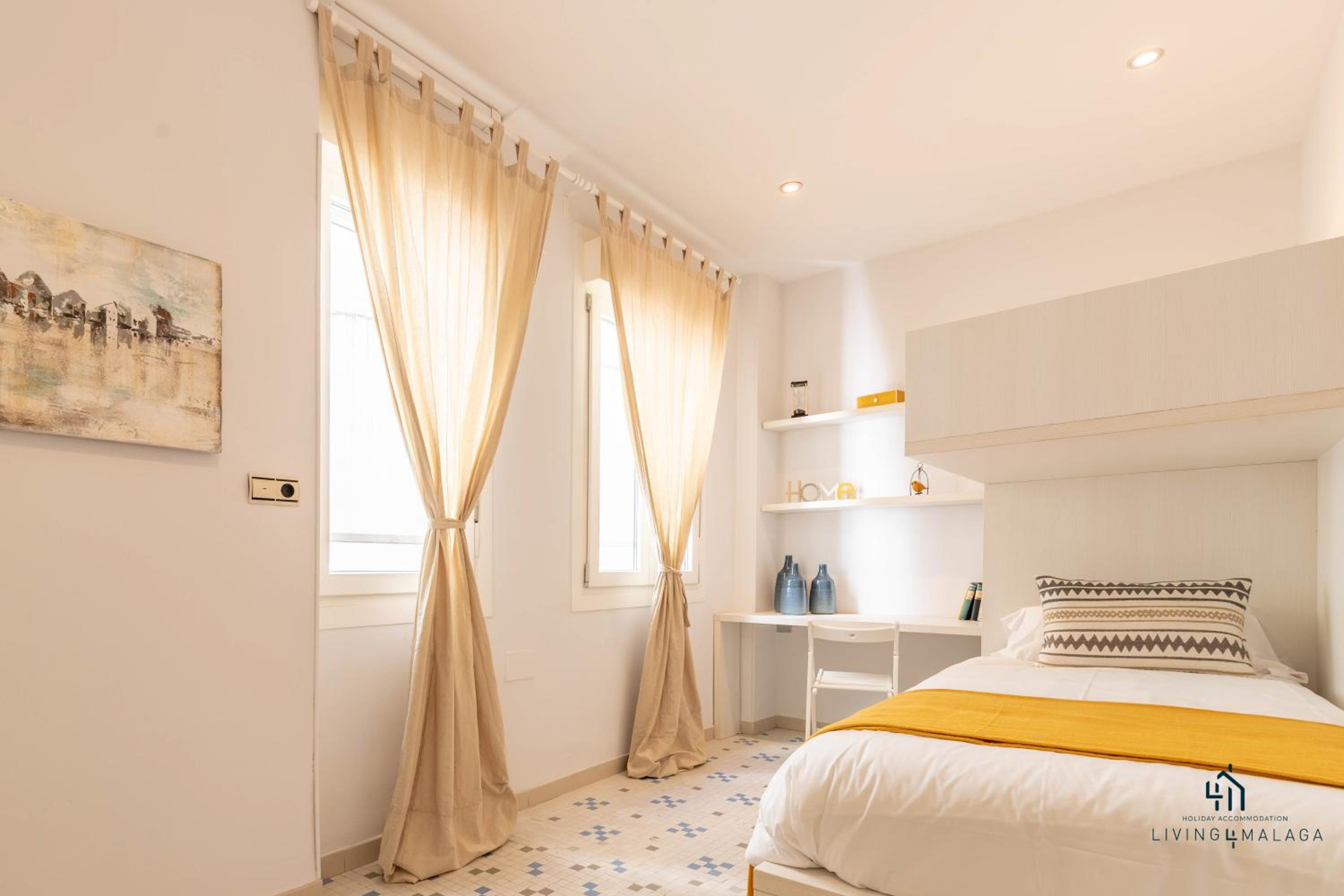 Apartamento de Cuatro Habitaciones - Calle Granada