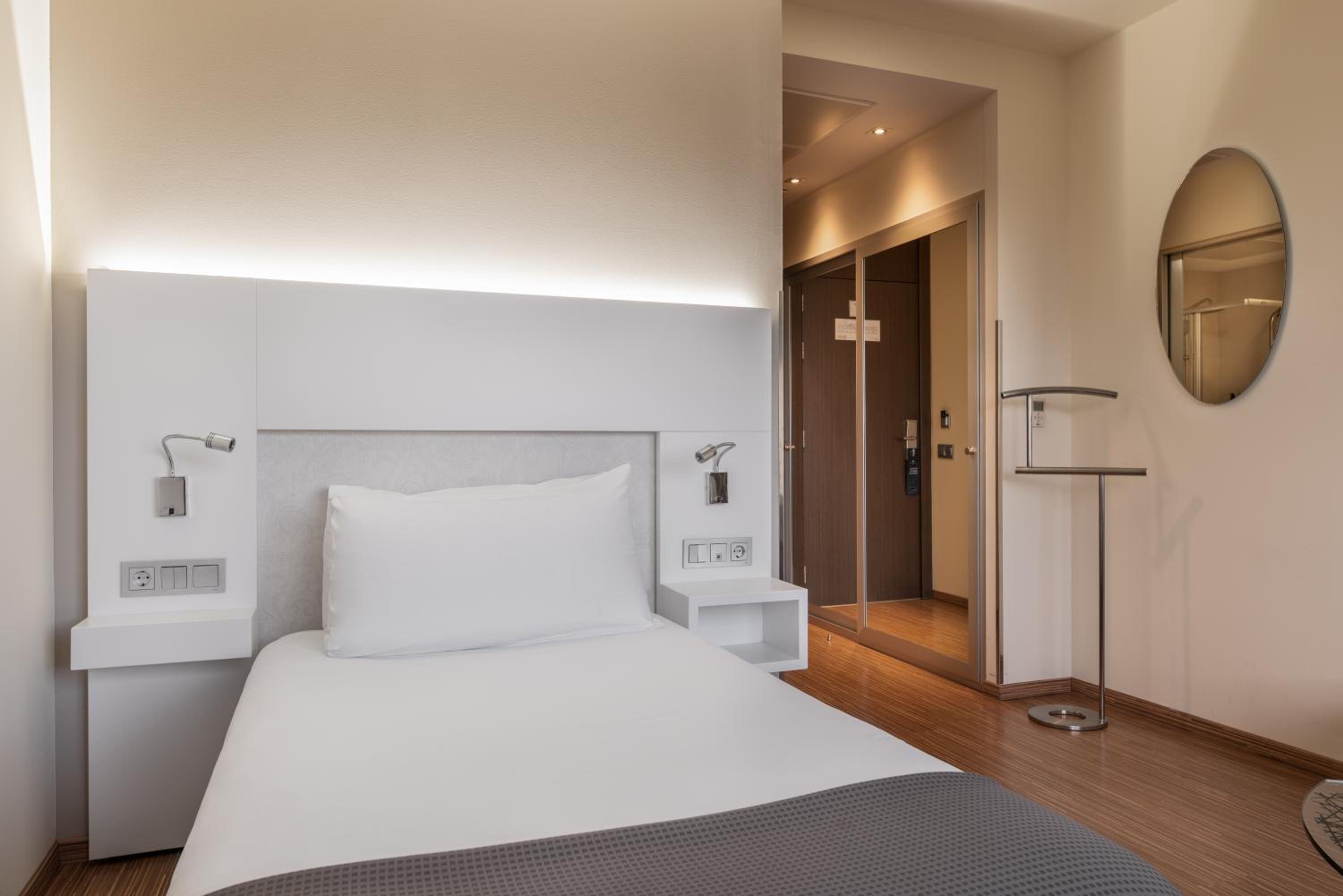 Single Room - Photo 1