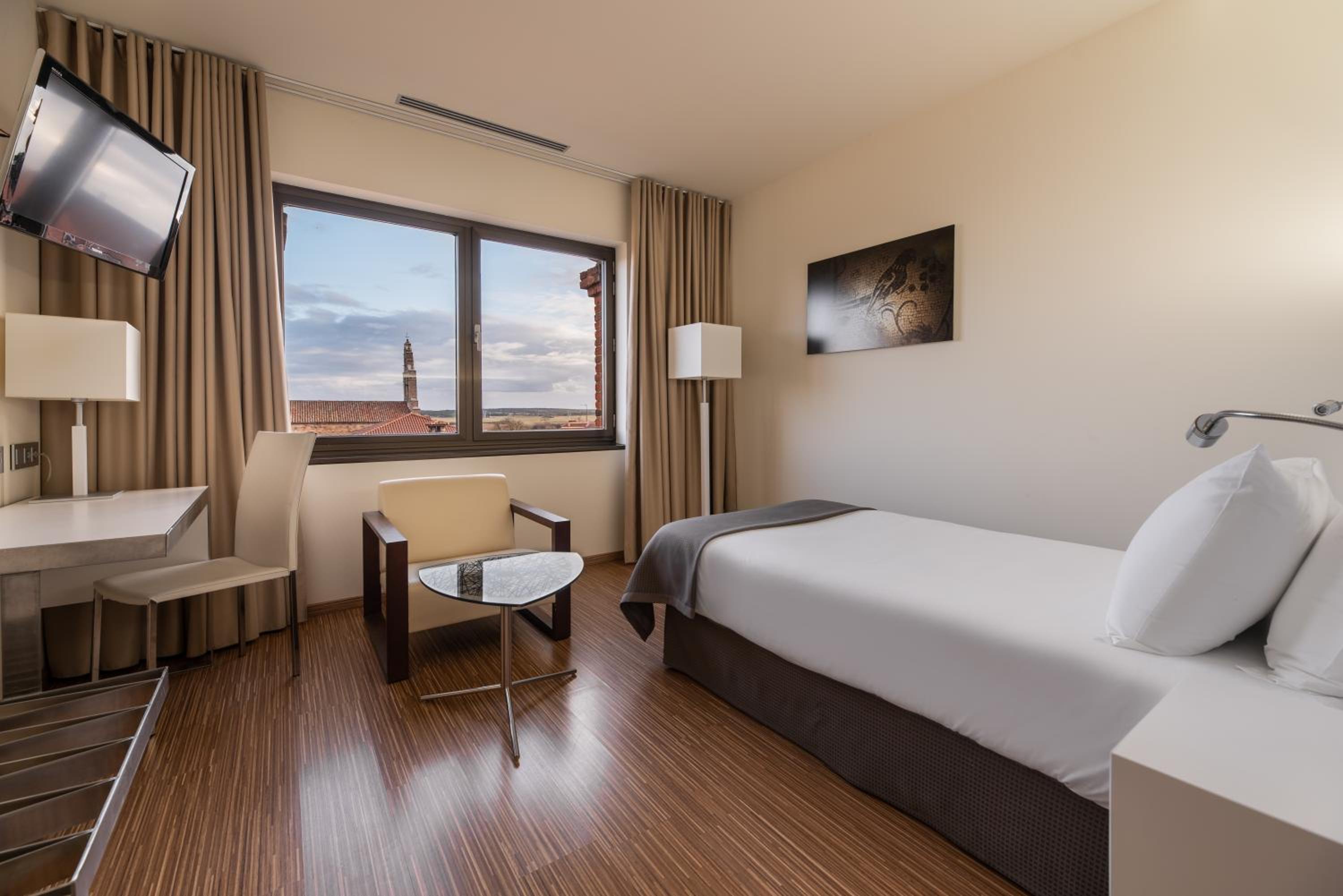 Single Room - Photo 3
