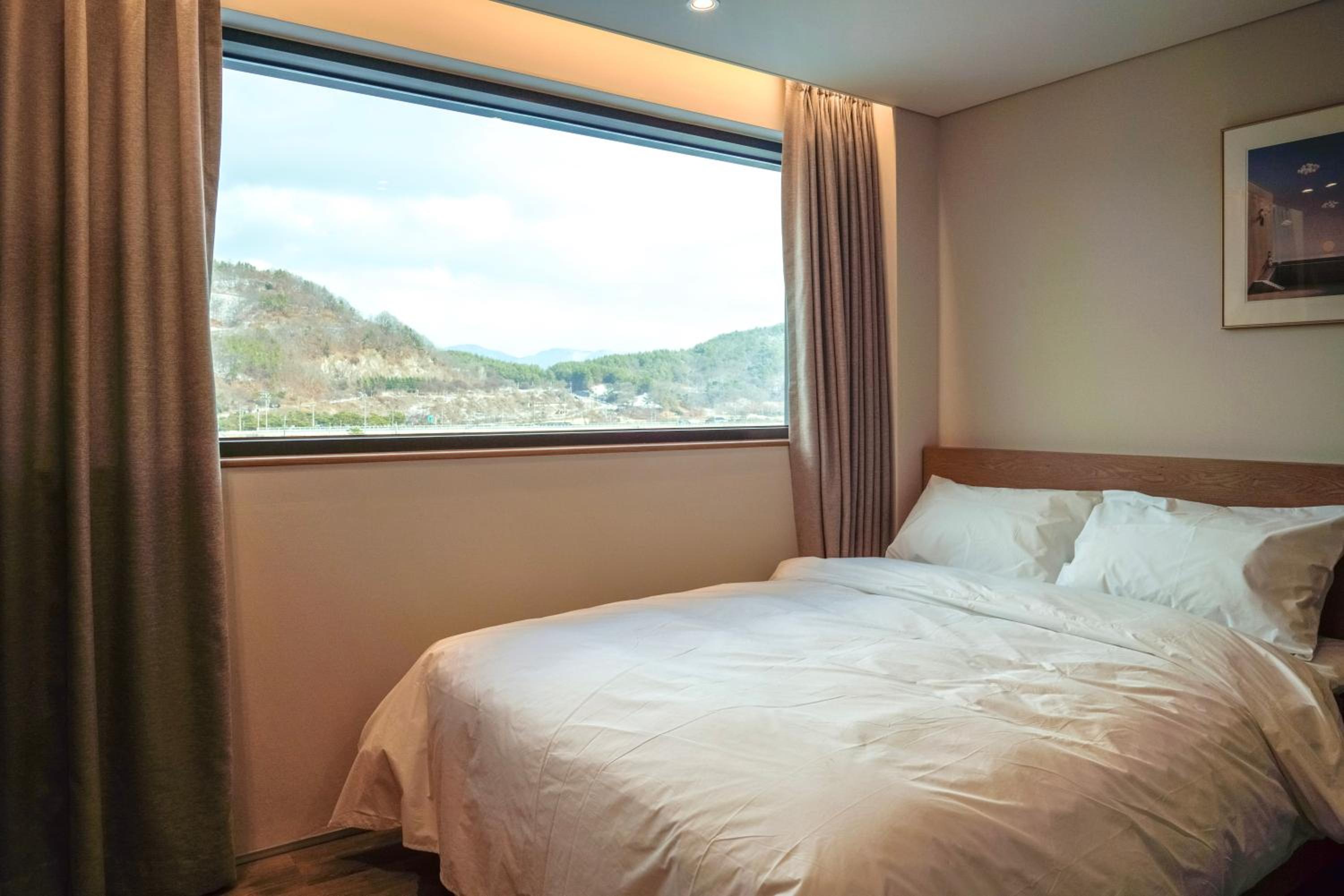 Standard Double Room - Photo 8