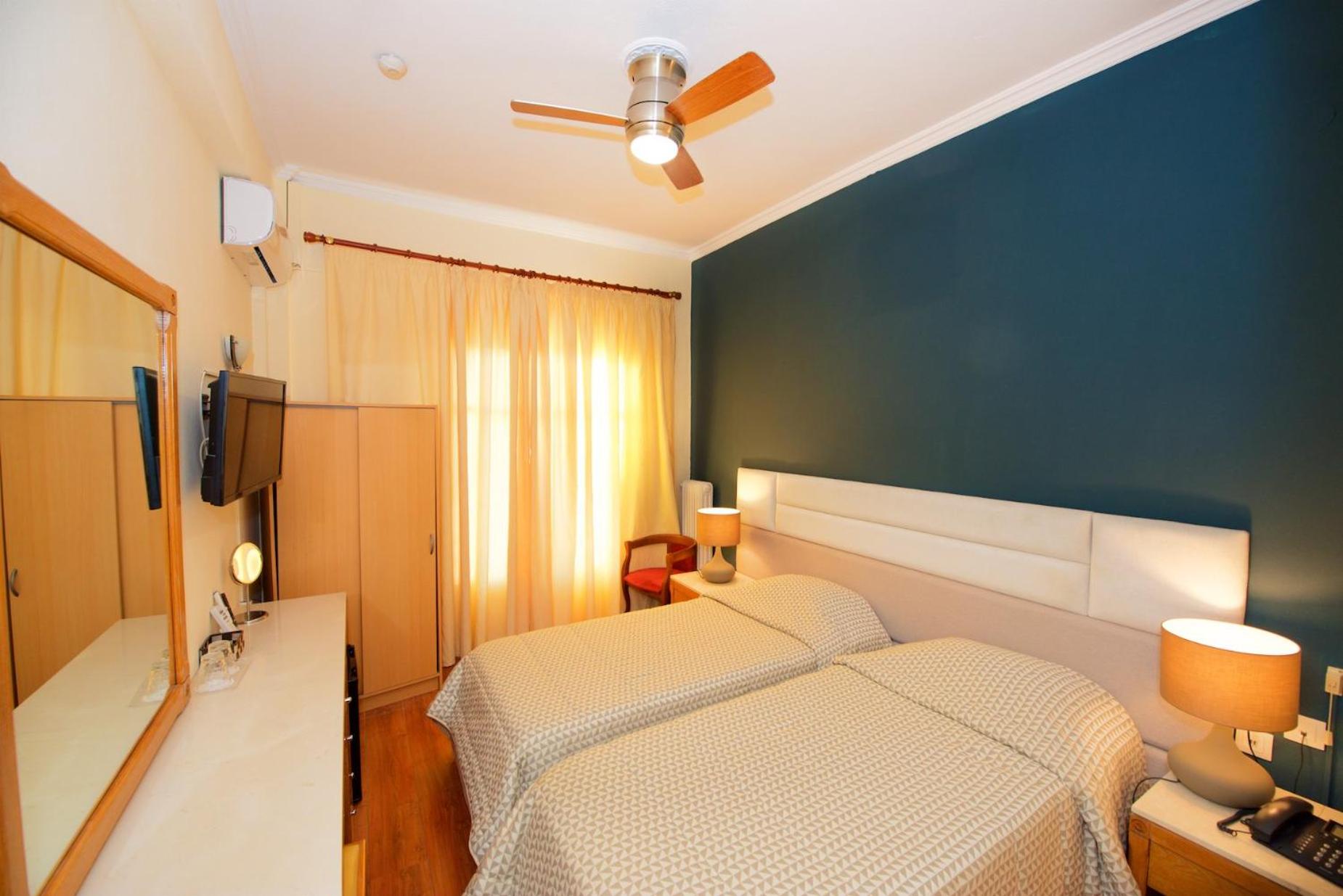 Double or Twin Room - Photo 4