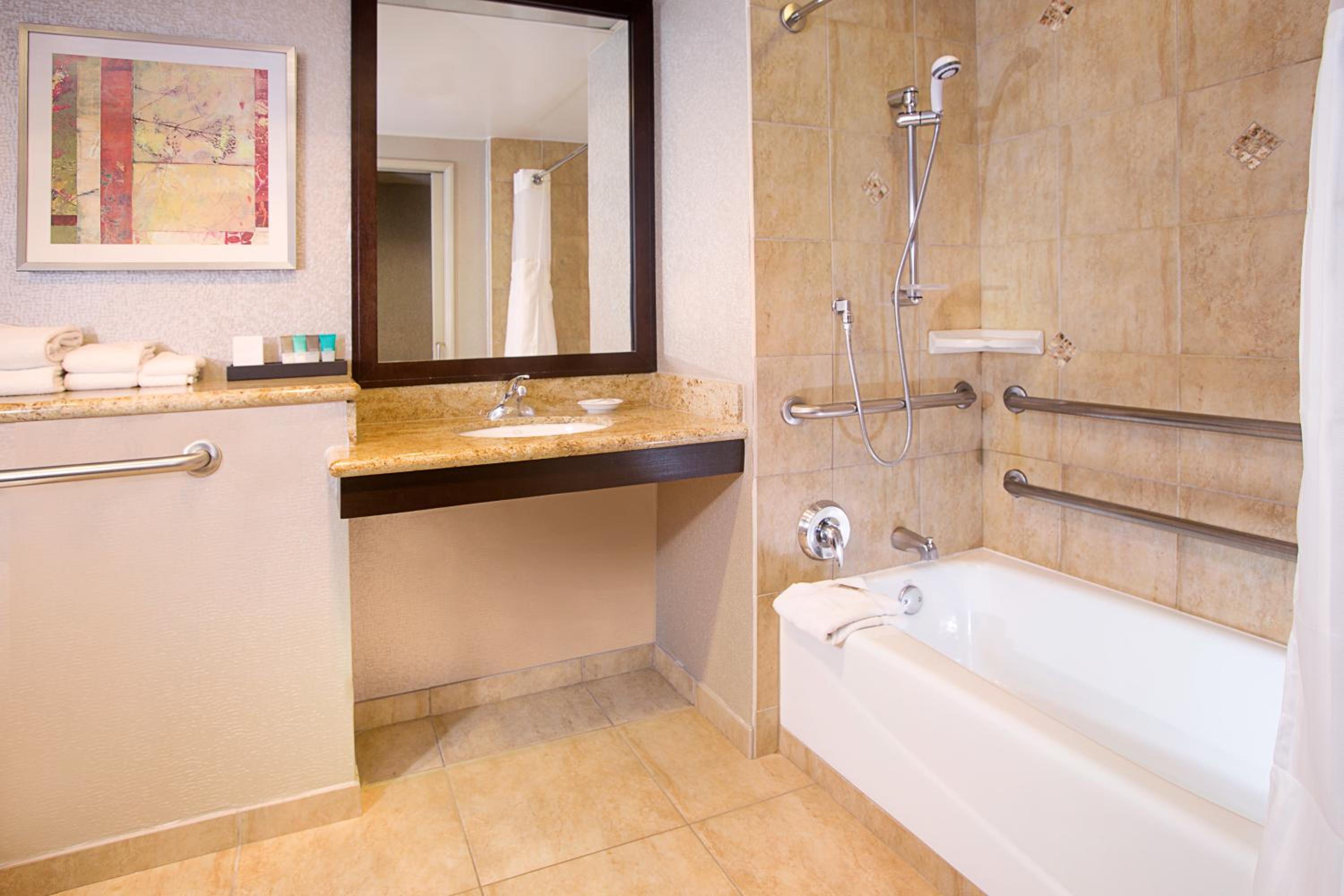 Suite with Two Double Beds - Photo 4