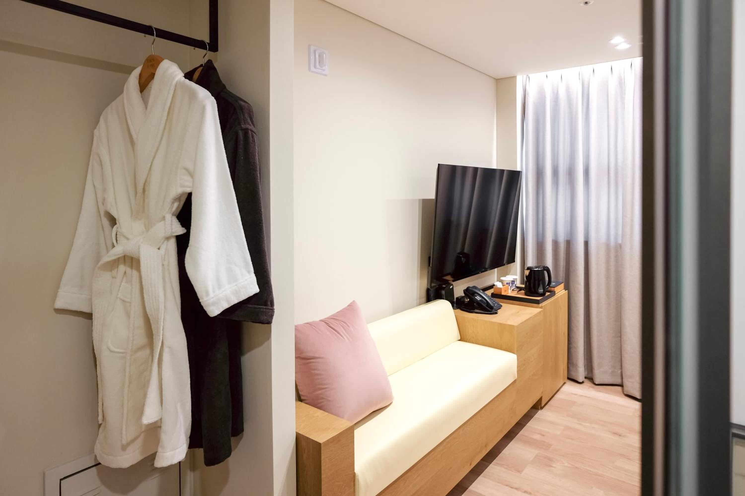 Standard Double Room - Photo 2