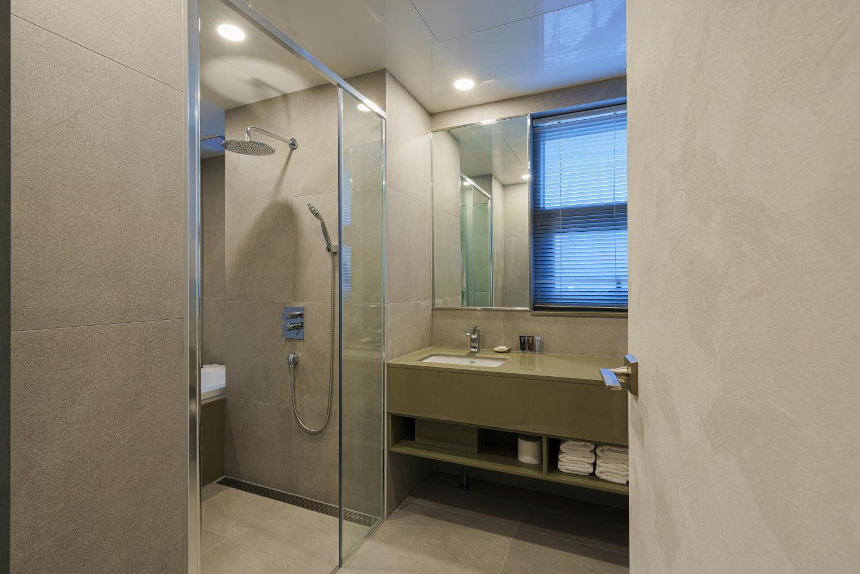 Large Twin Room - Photo 7