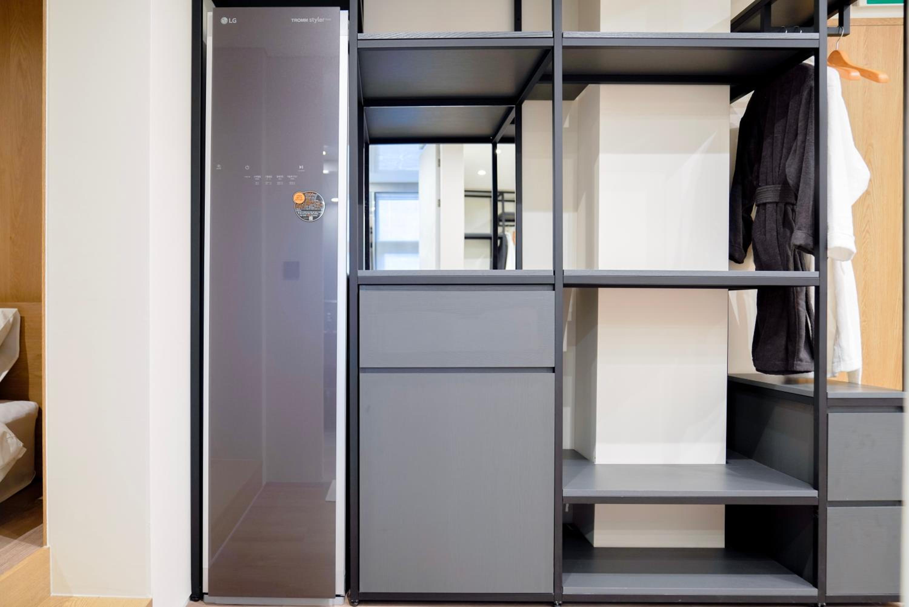 Large Twin Room - Photo 6