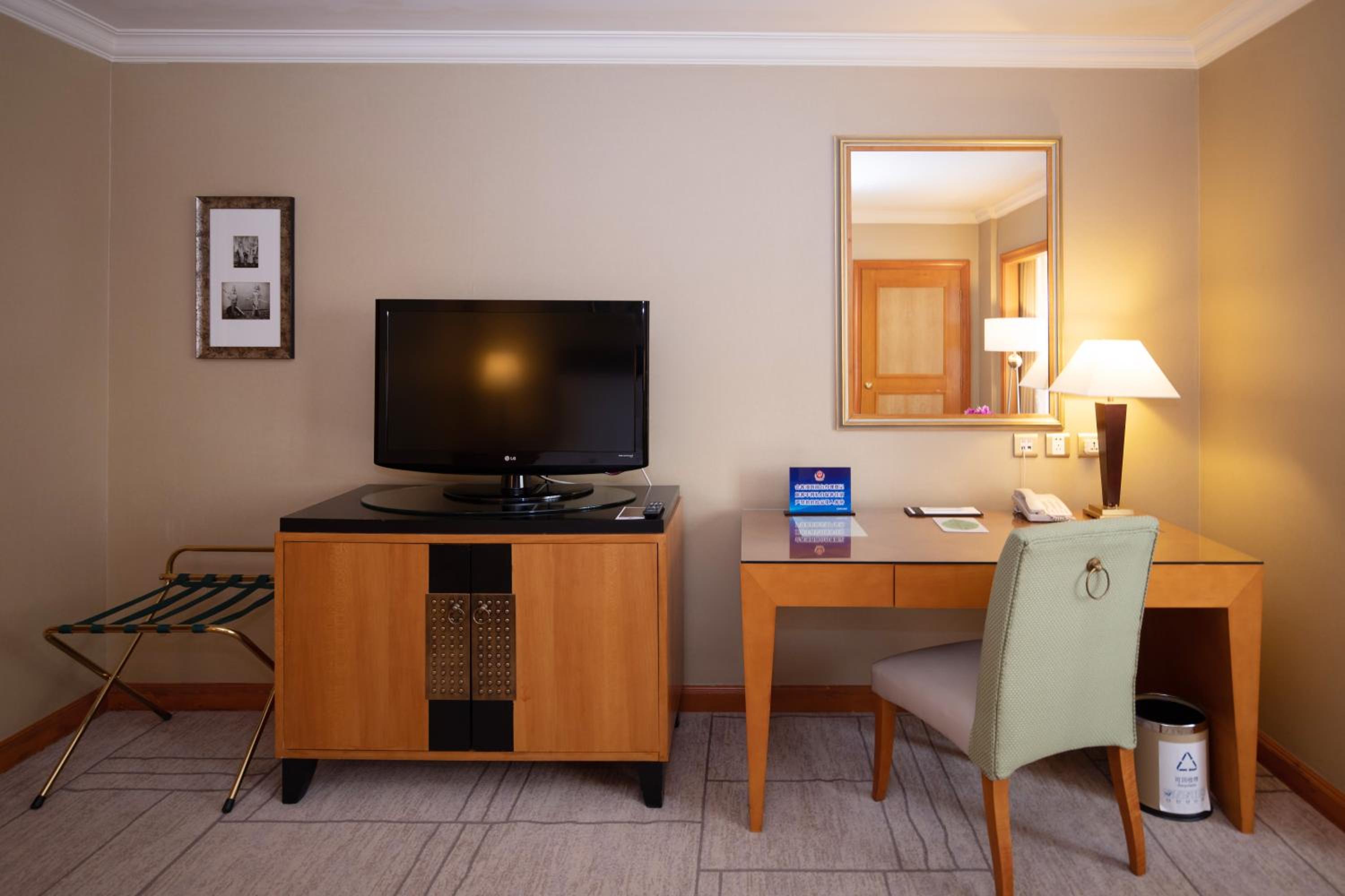Family Room - Photo 3