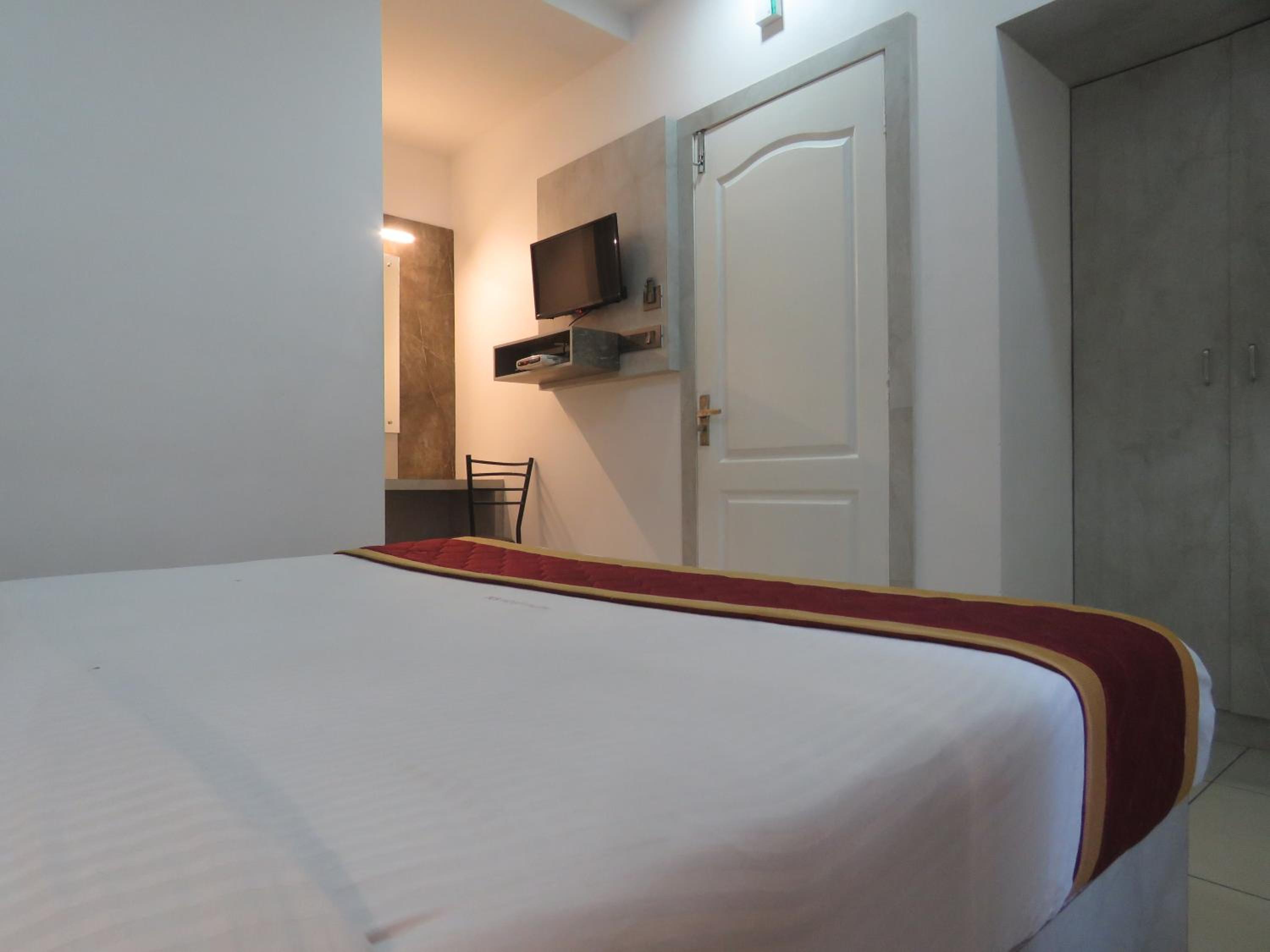 Deluxe Double Room - Photo 7