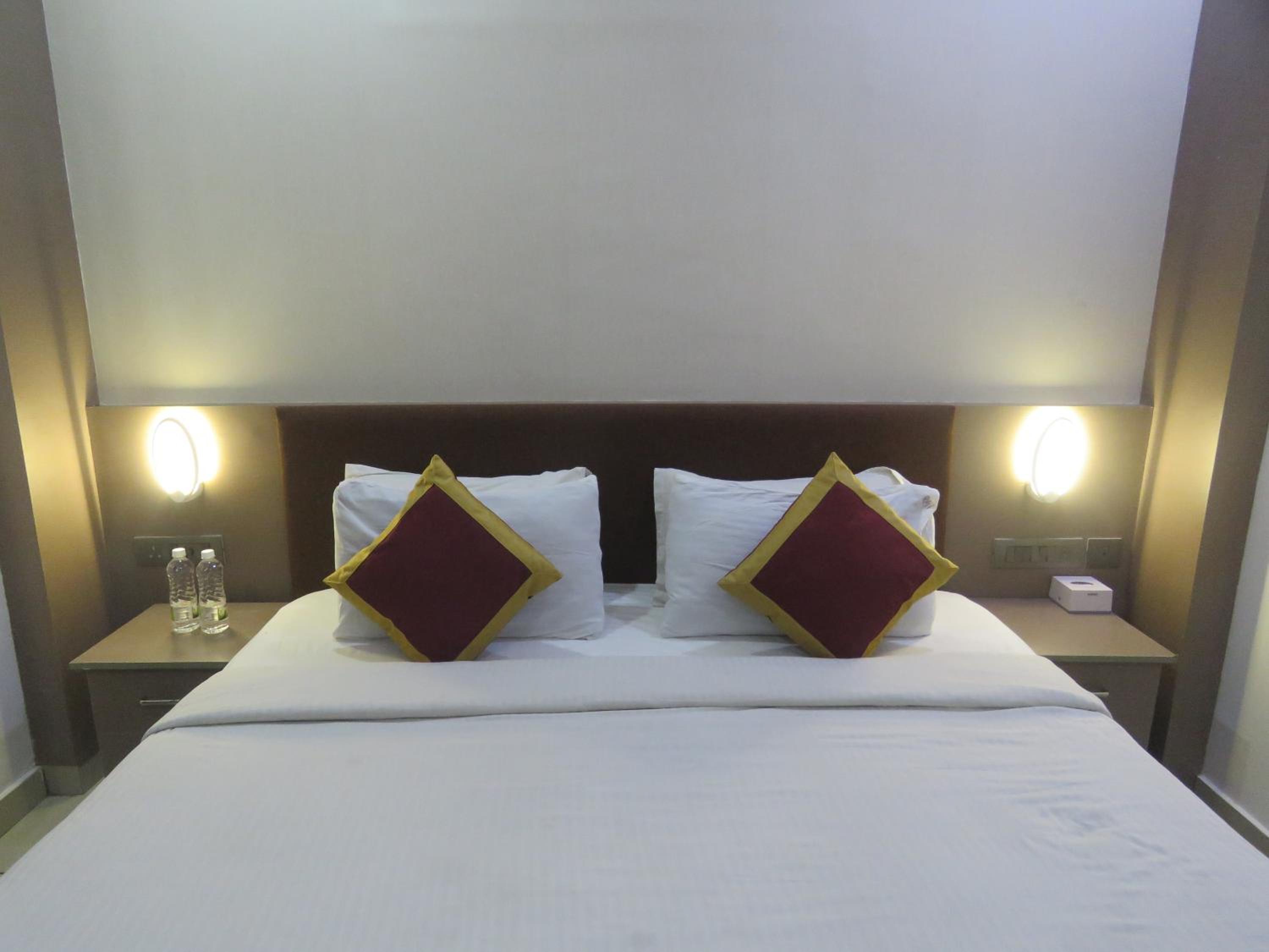 Deluxe Double Room - Photo 8