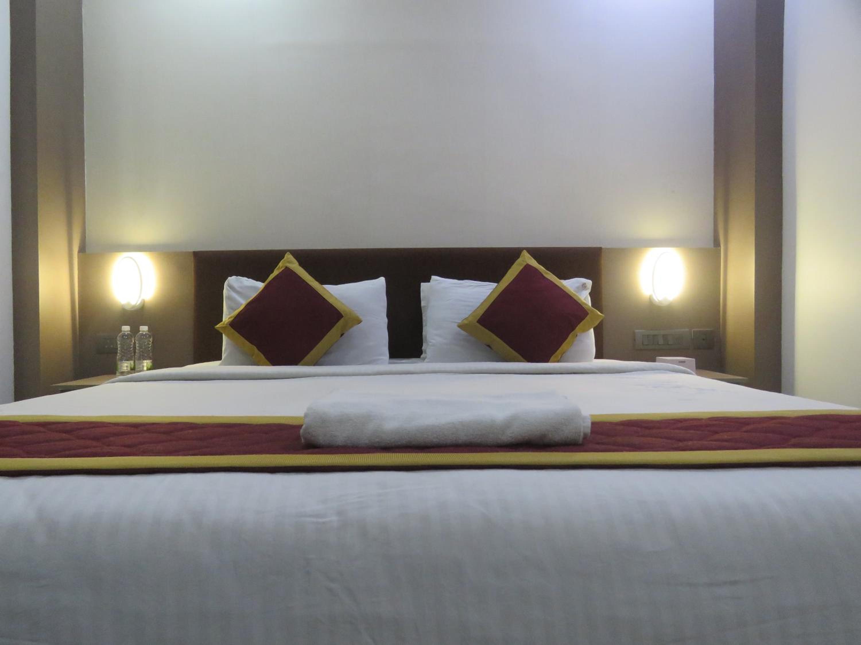 Deluxe Double Room - Photo 13