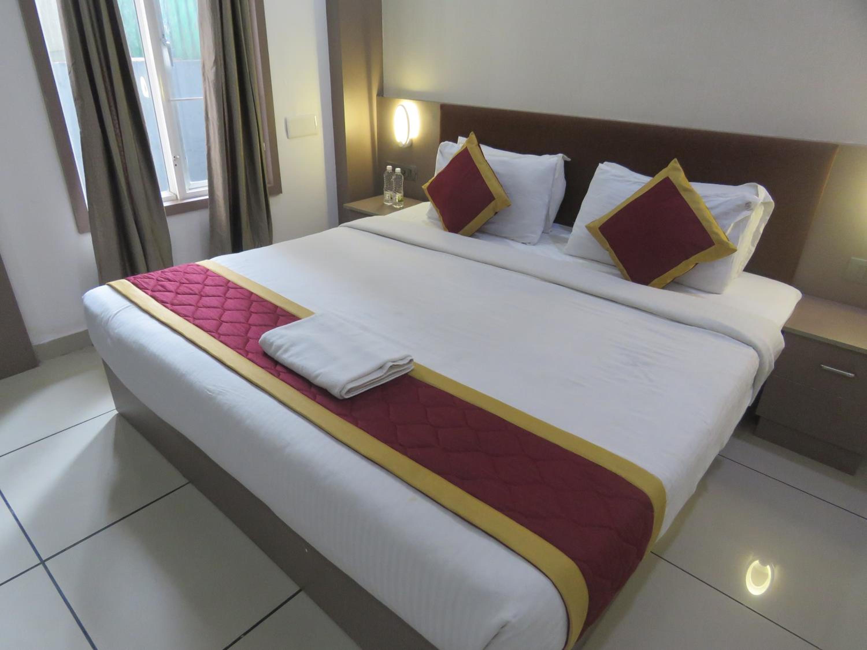 Deluxe Double Room - Photo 12