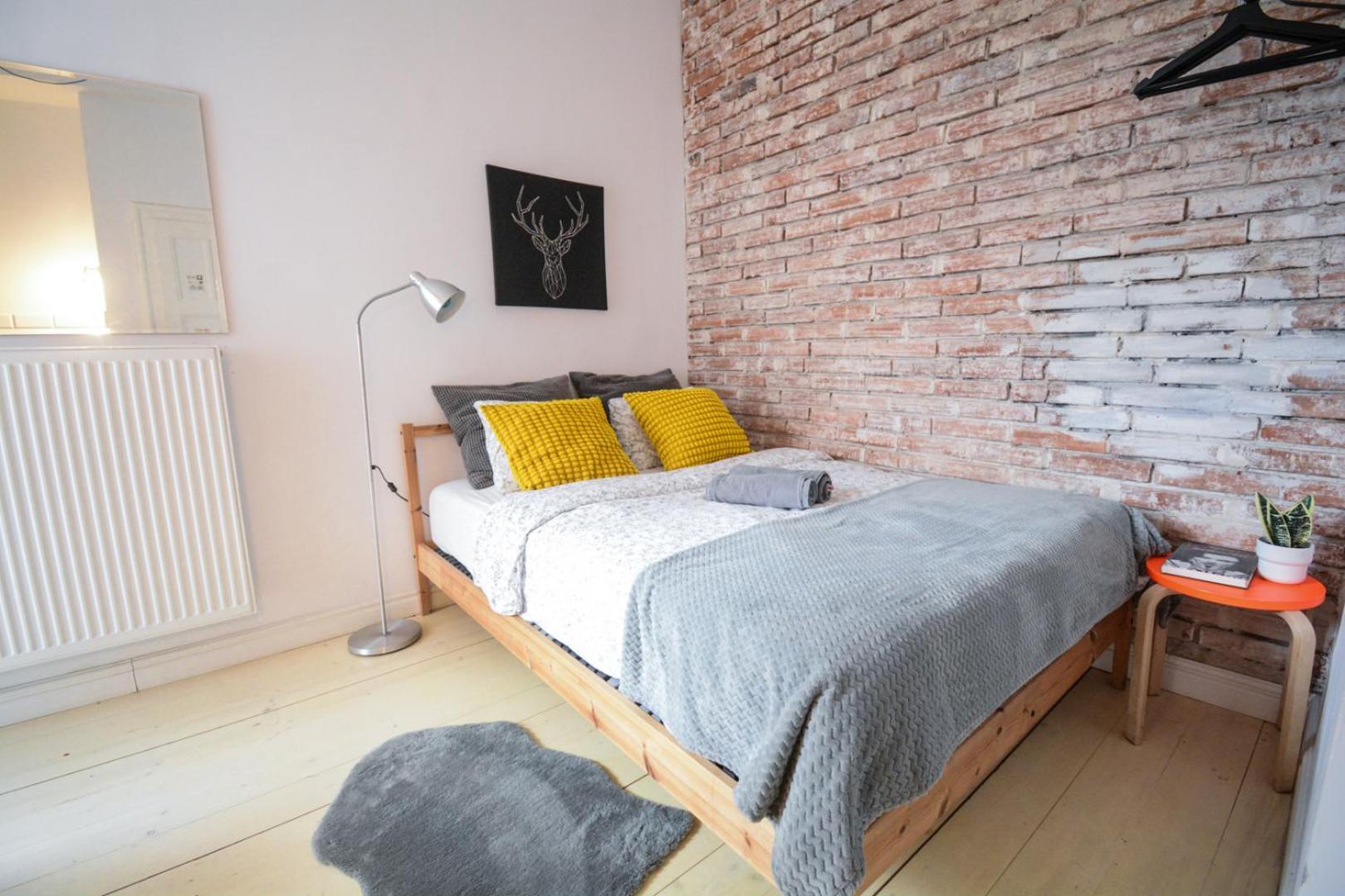 Studio Apartment - Photo 1