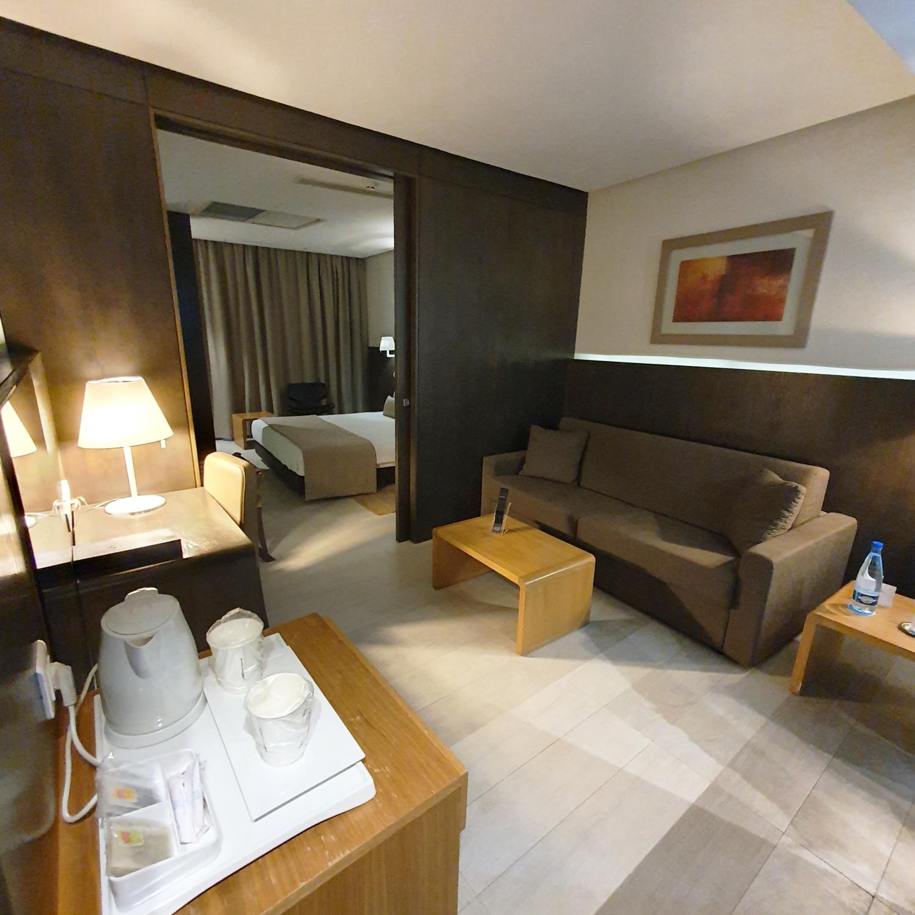 Superior Suite thumbnail 6