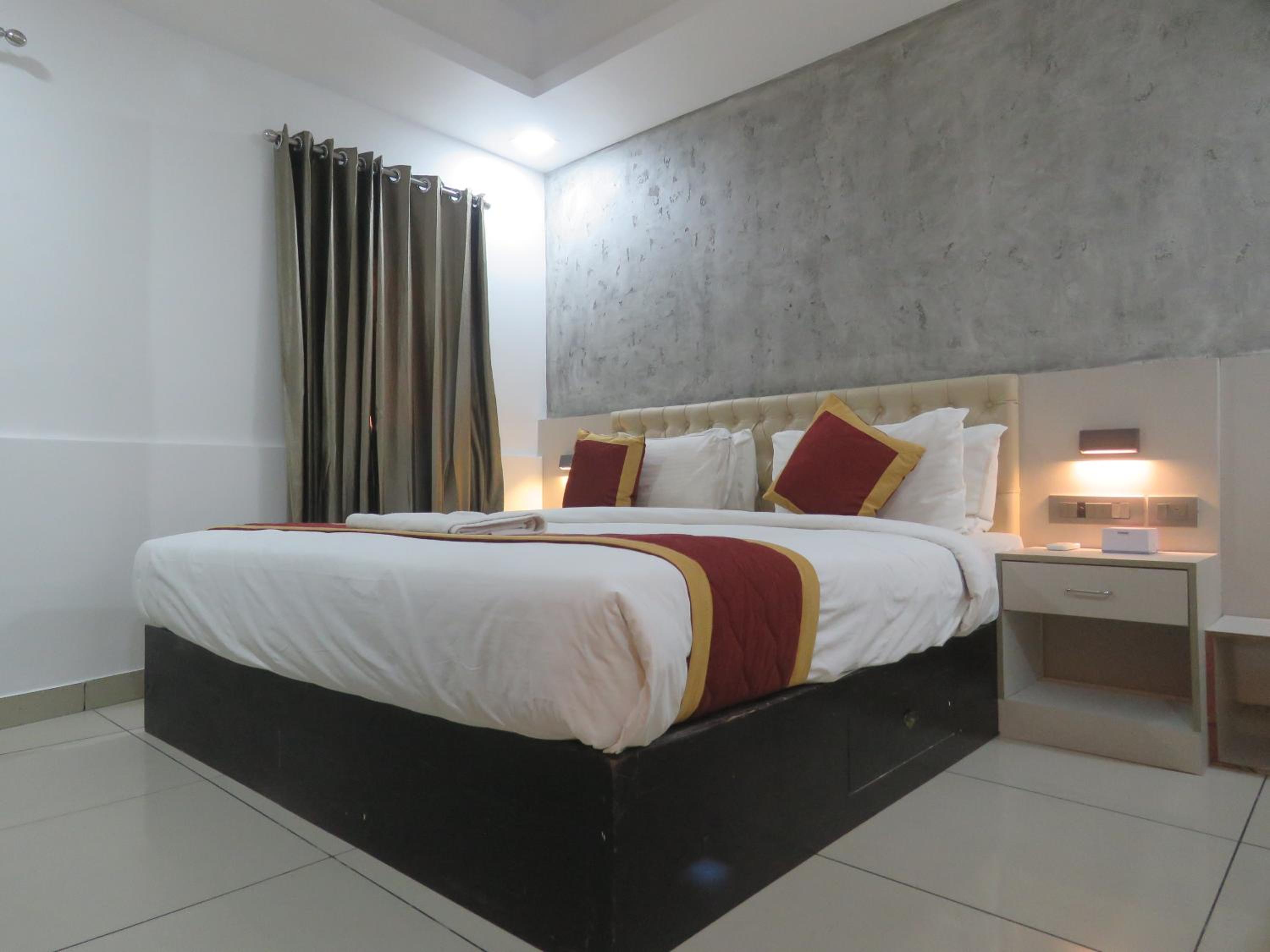 Deluxe Triple Room - Photo 13