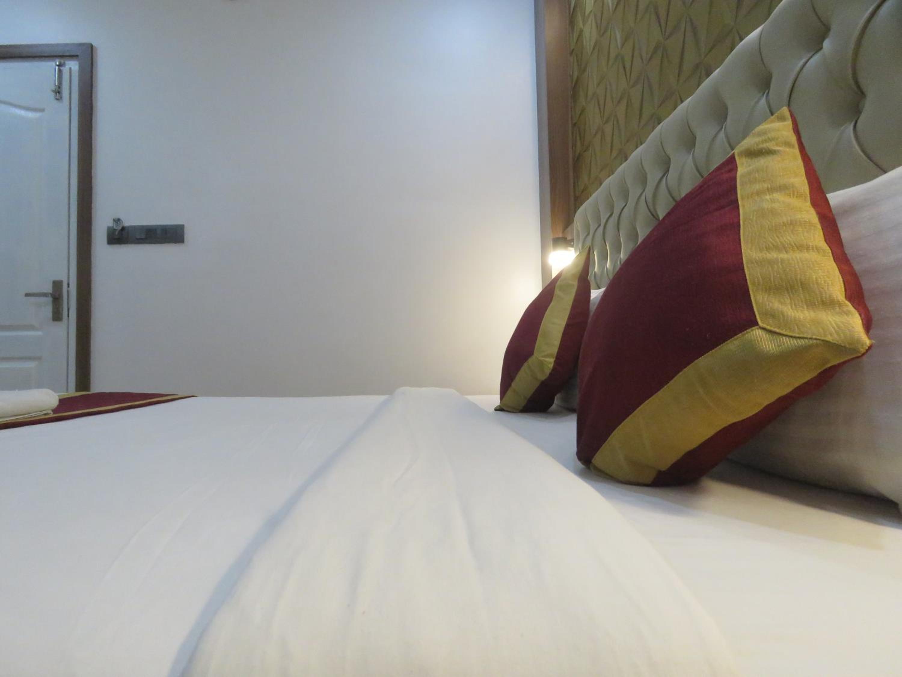 Standard Double Room - Photo 11