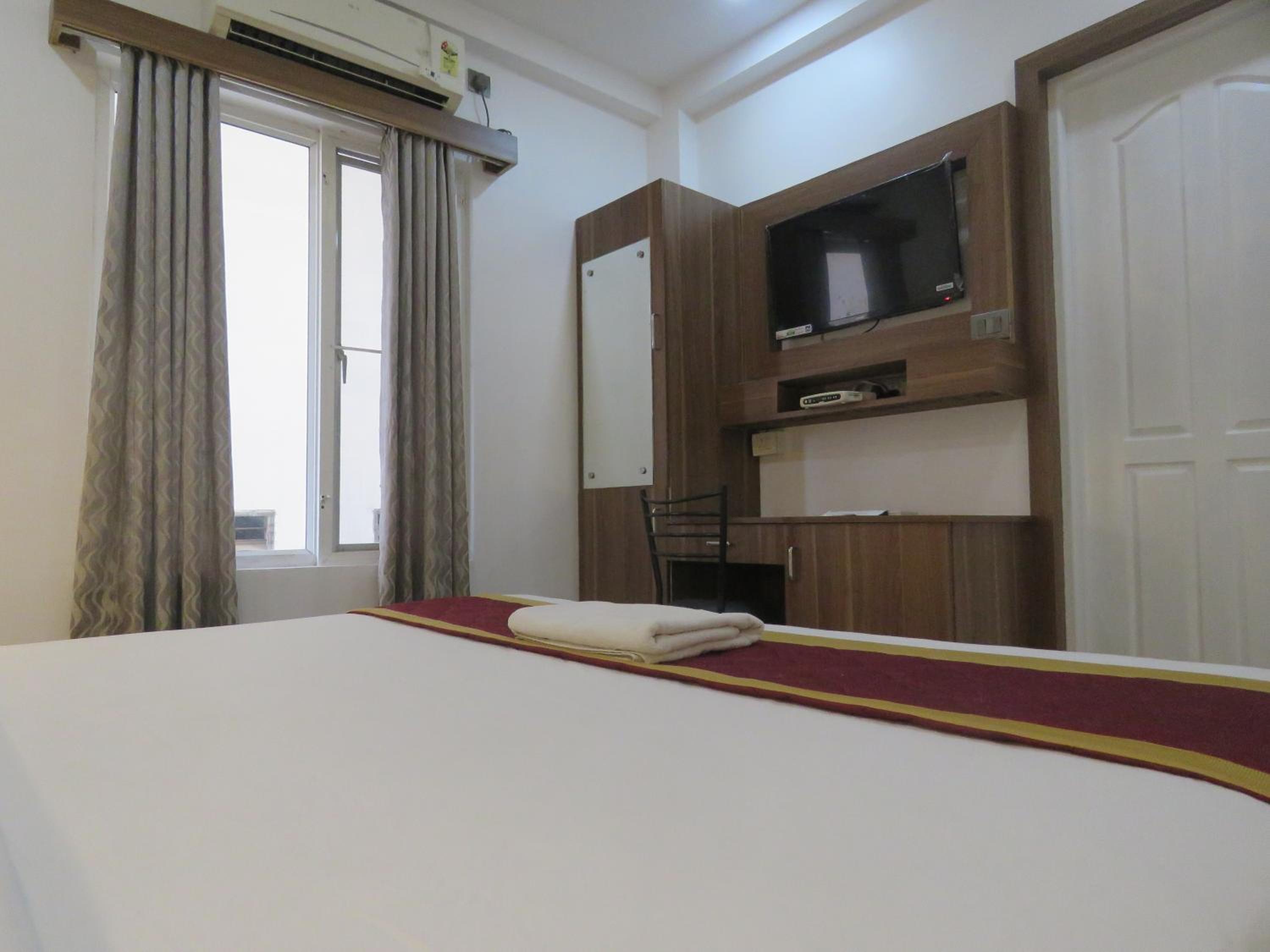 Standard Double Room - Photo 8