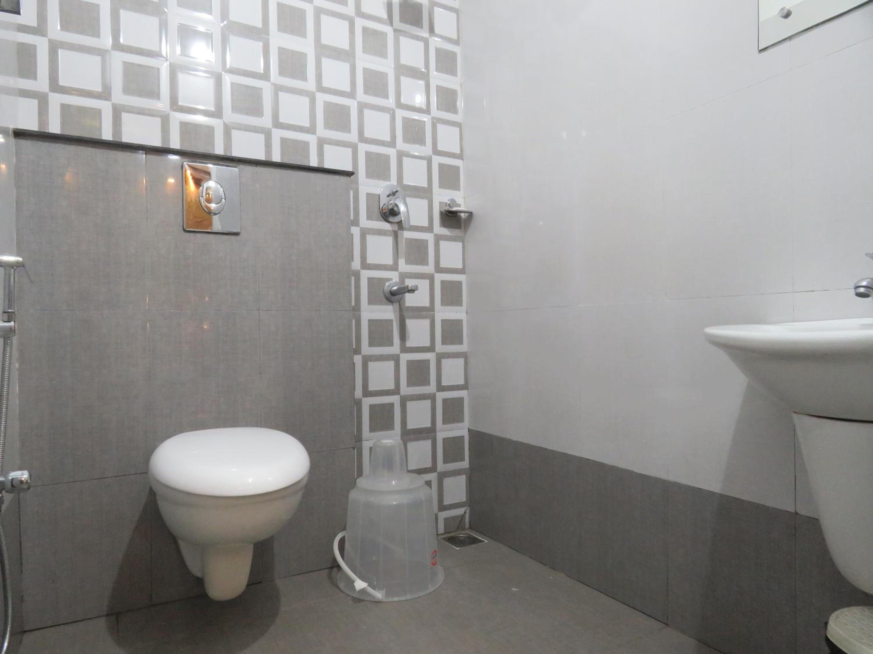 Standard Double Room - Photo 9