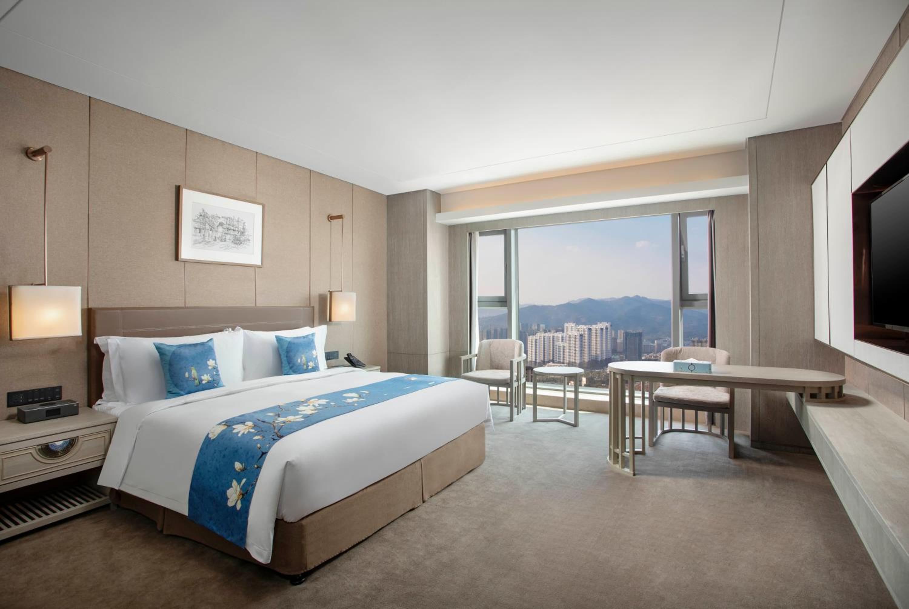 Deluxe King Room - Photo 3