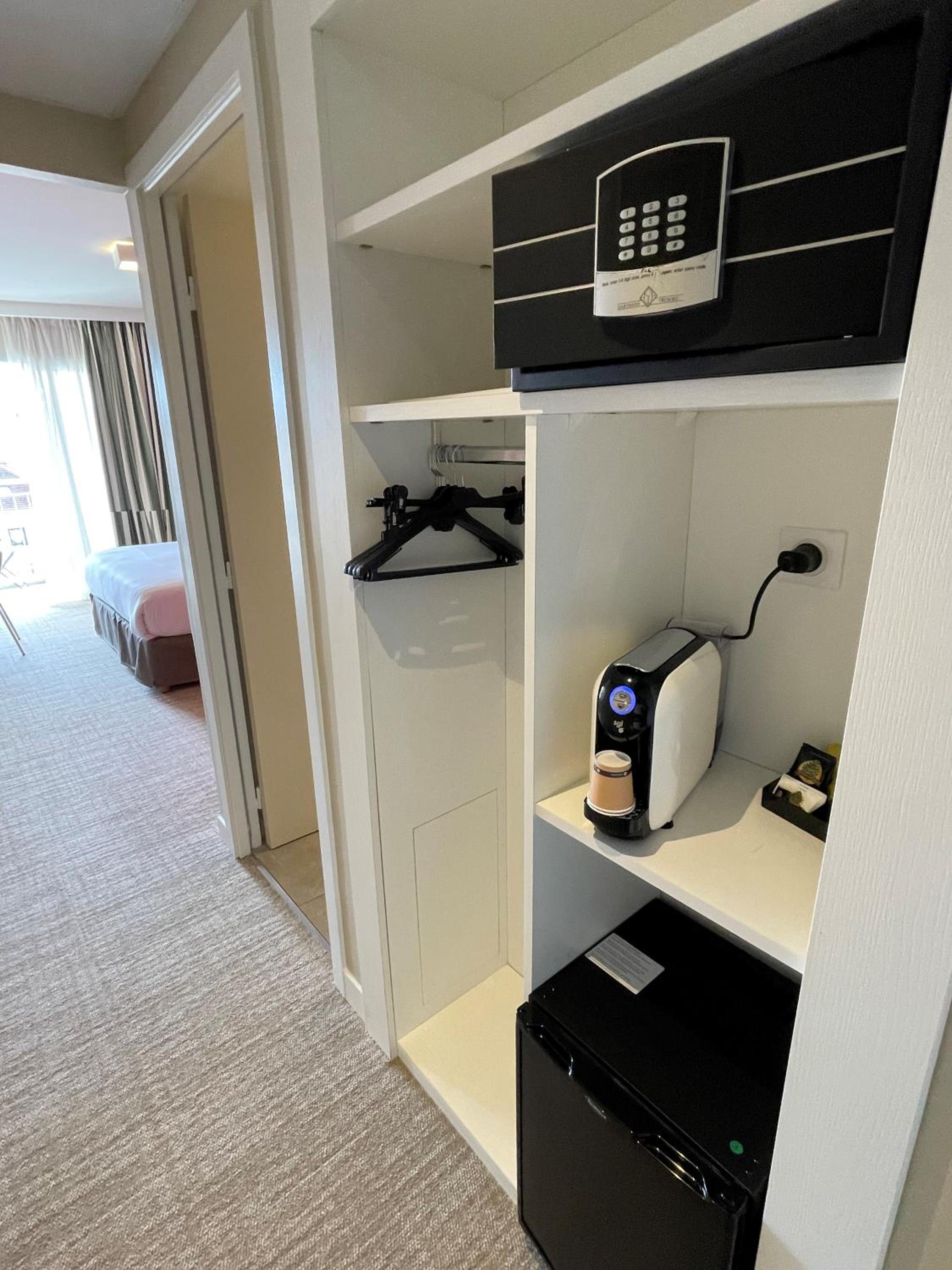Prestige Twin Room - Photo 6