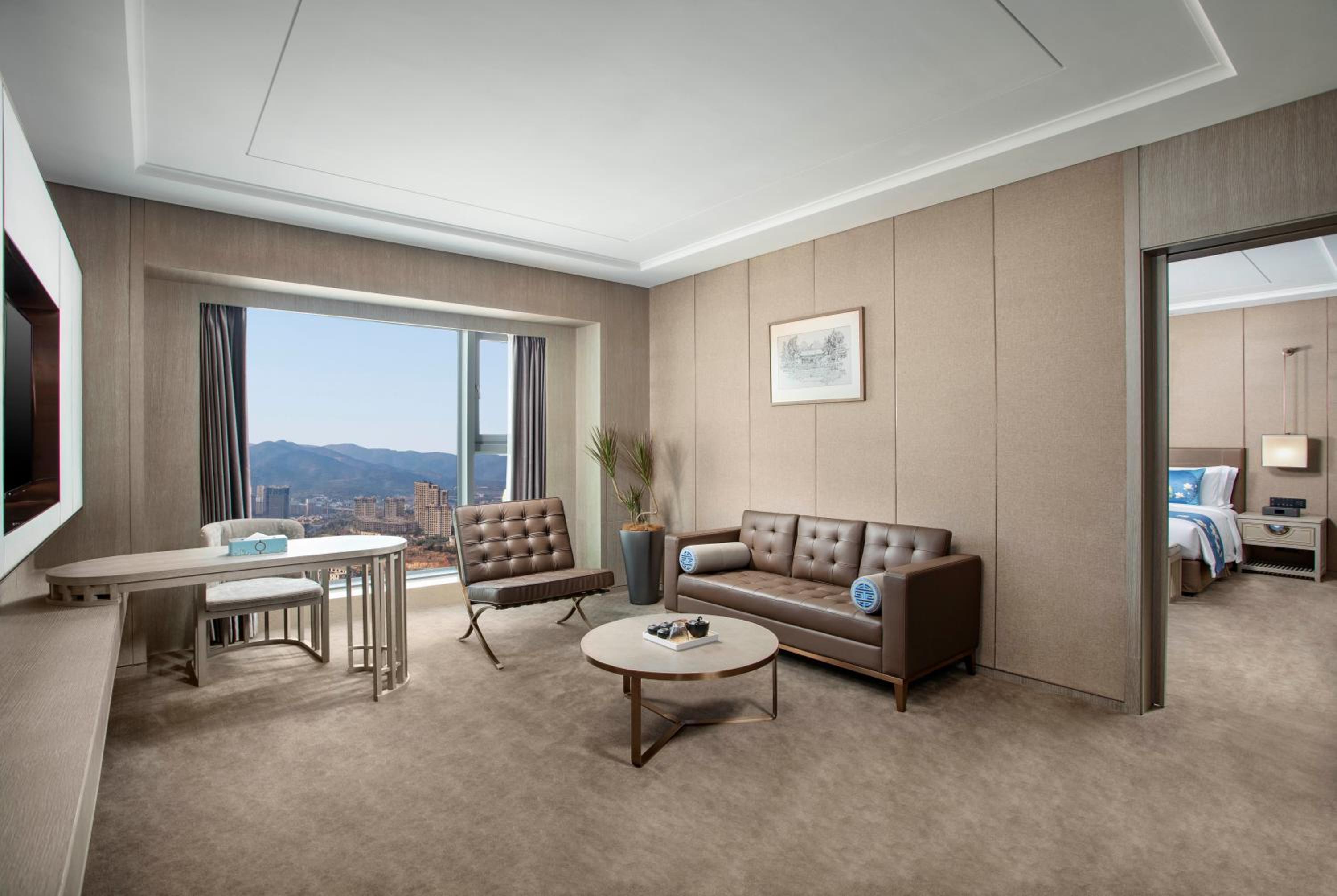 Executive Suite - Photo 2