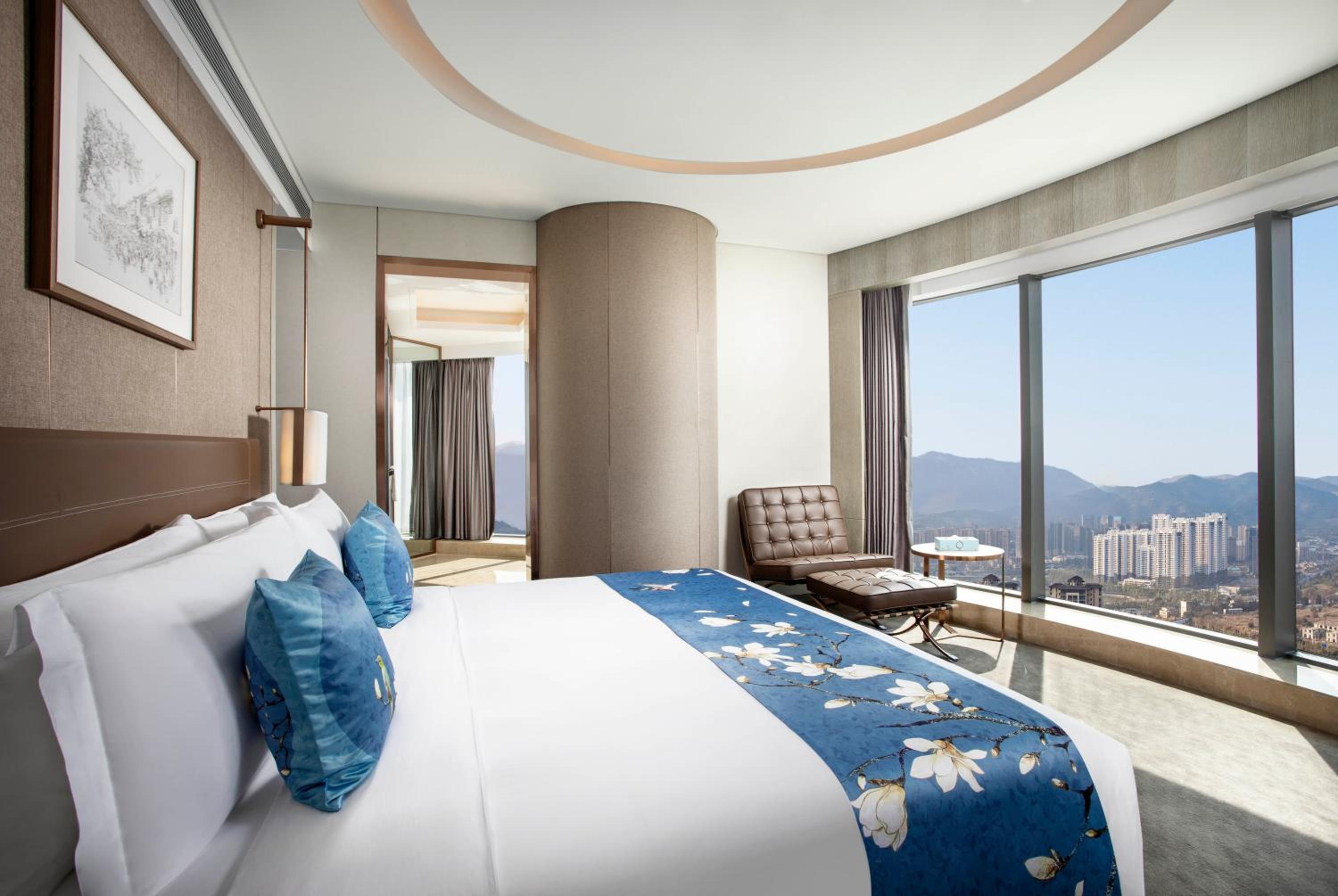 Superior Suite - Photo 2
