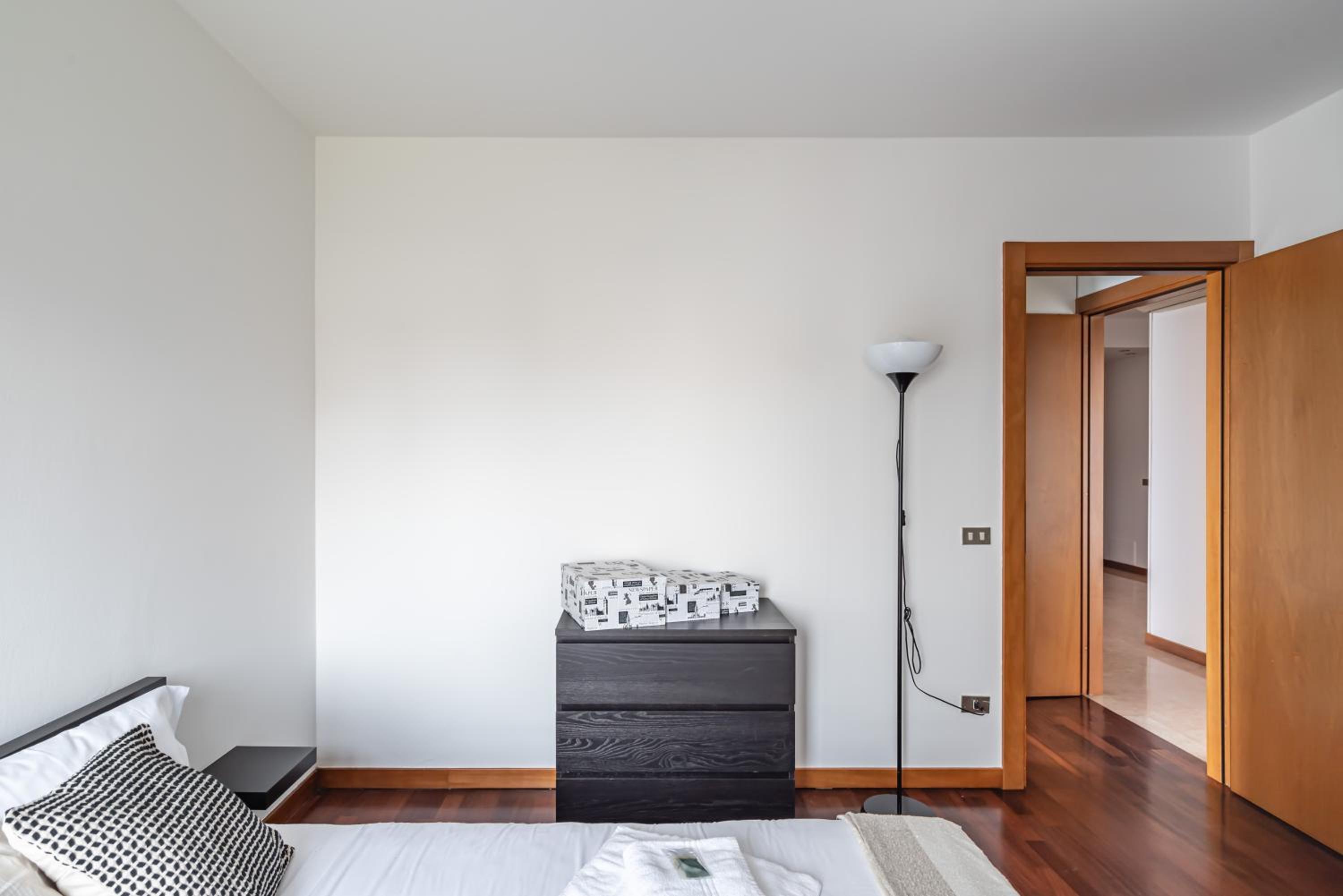 One-Bedroom Apartment photo 2