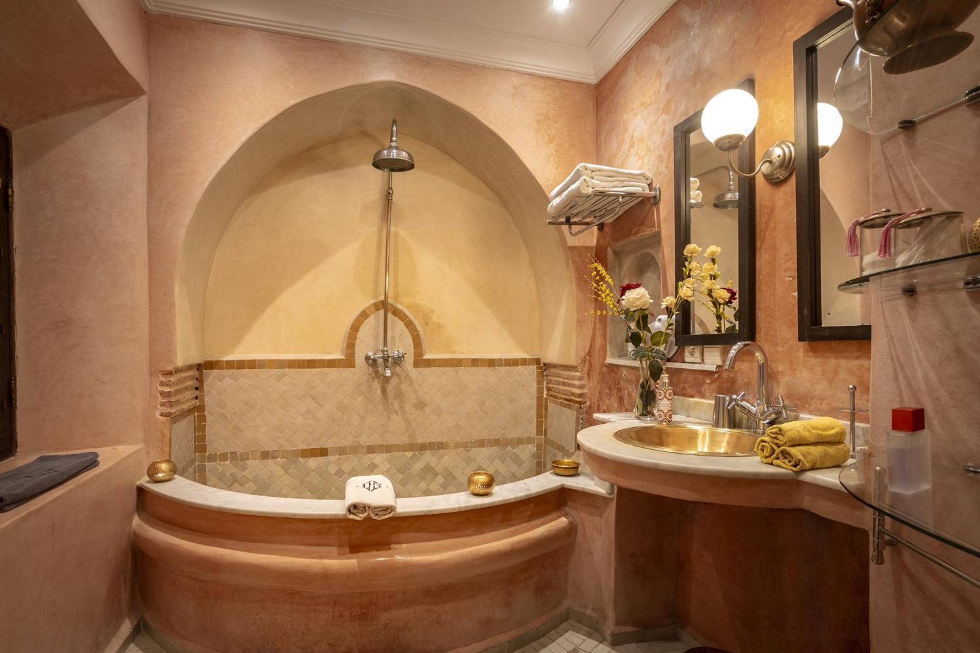 Deluxe Suite - Photo 8