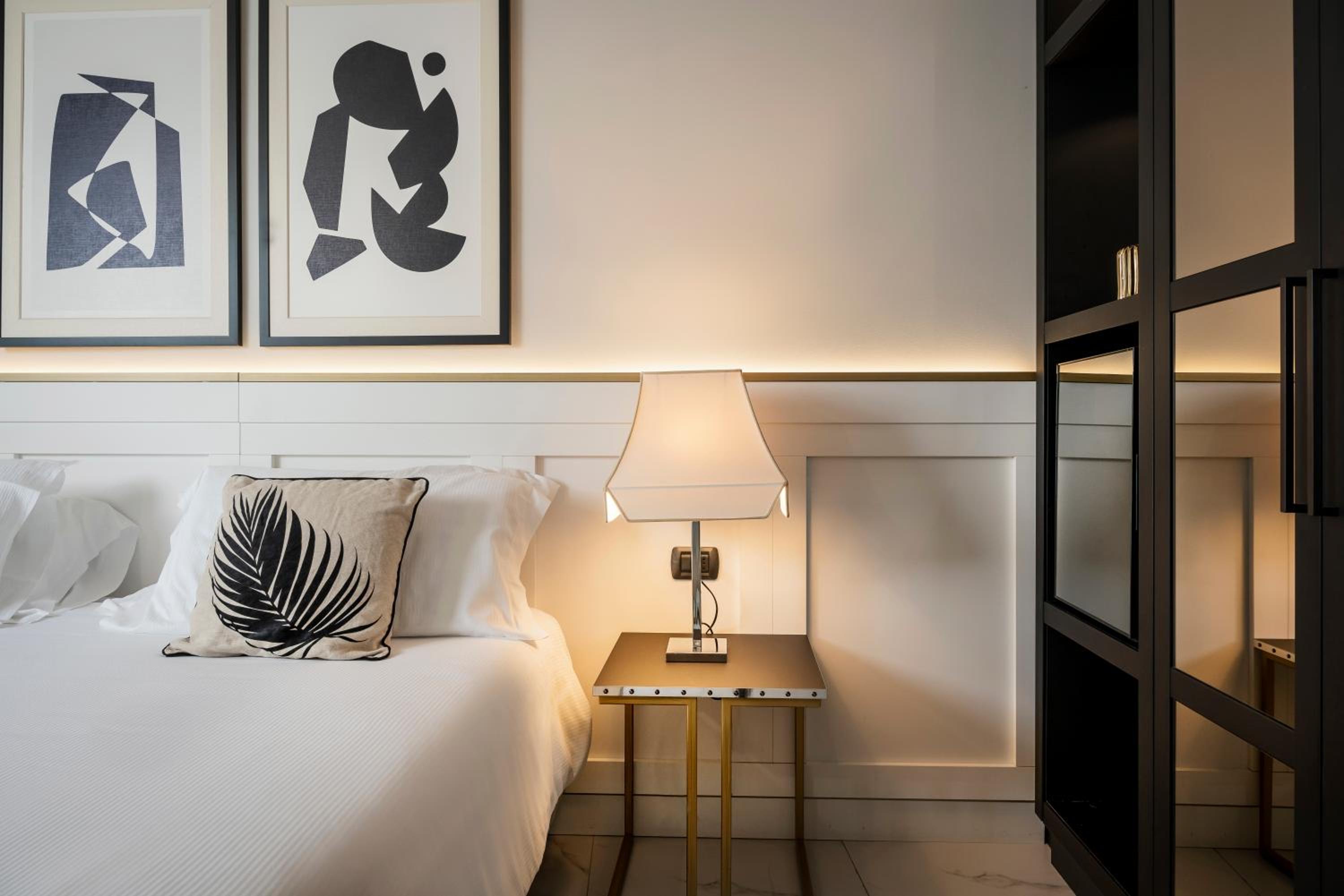 Double or Twin Room with City View and Spa Access - Photo 8