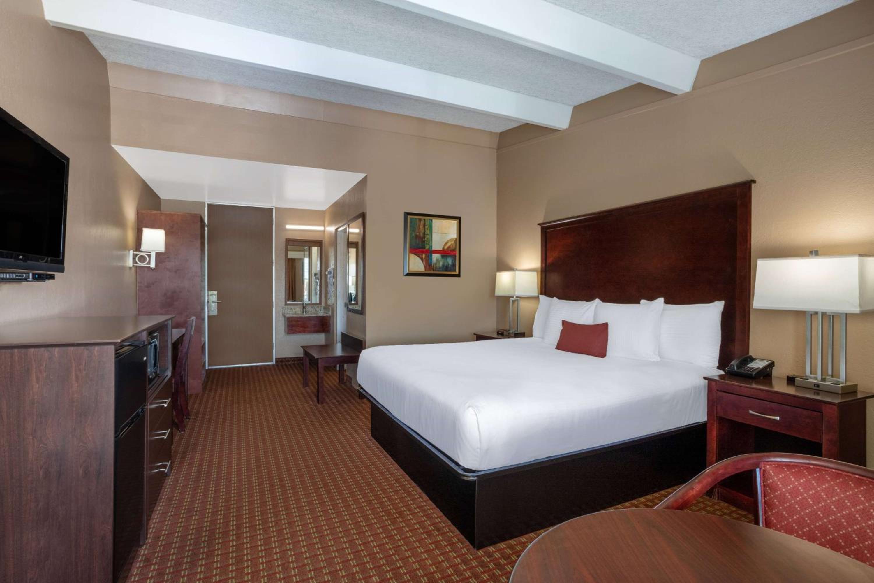 King Room- Non-Smoking - Photo 1