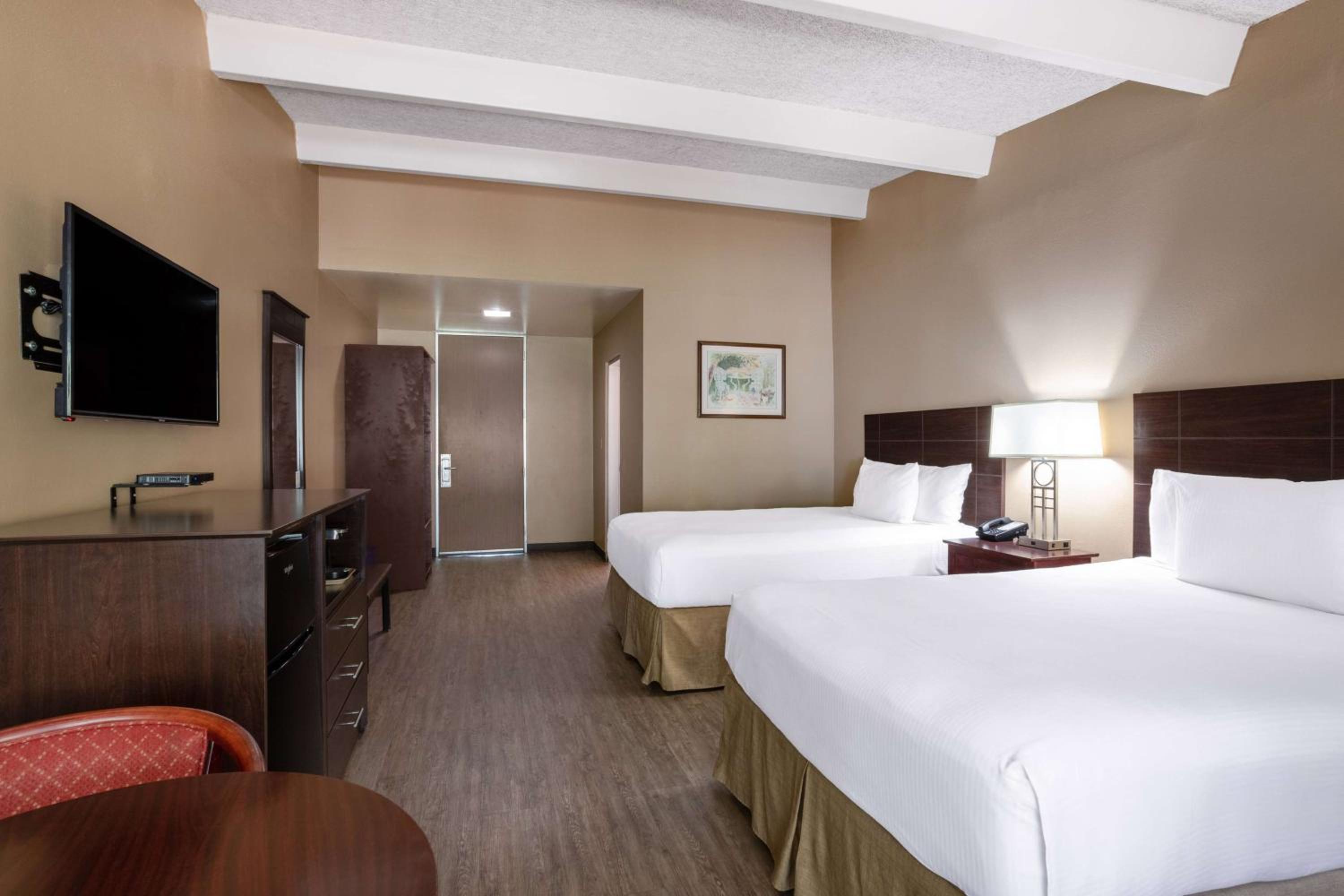 Double Room with Two Double Beds - Non-Smoking - Photo 5