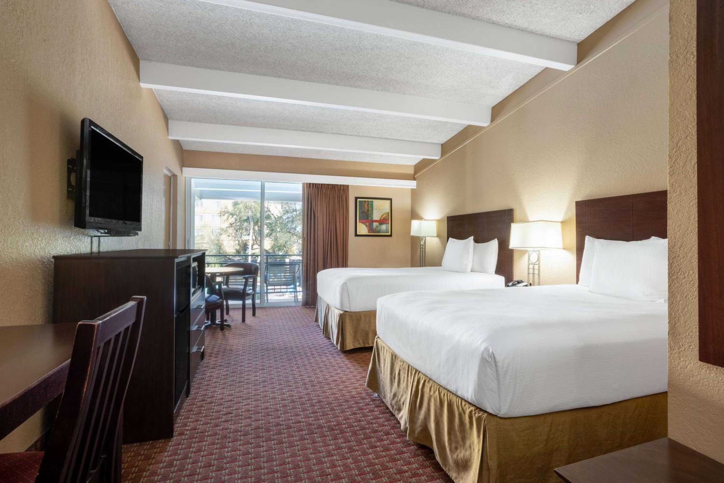 Double Room with Two Double Beds - Non-Smoking - Photo 4