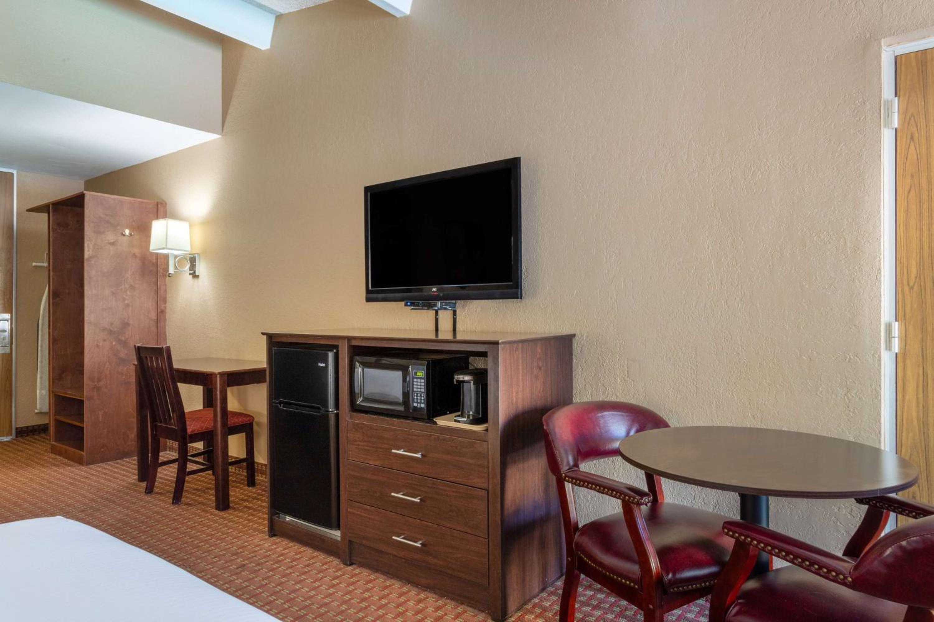 Business King Room - Non-Smoking - Photo 9