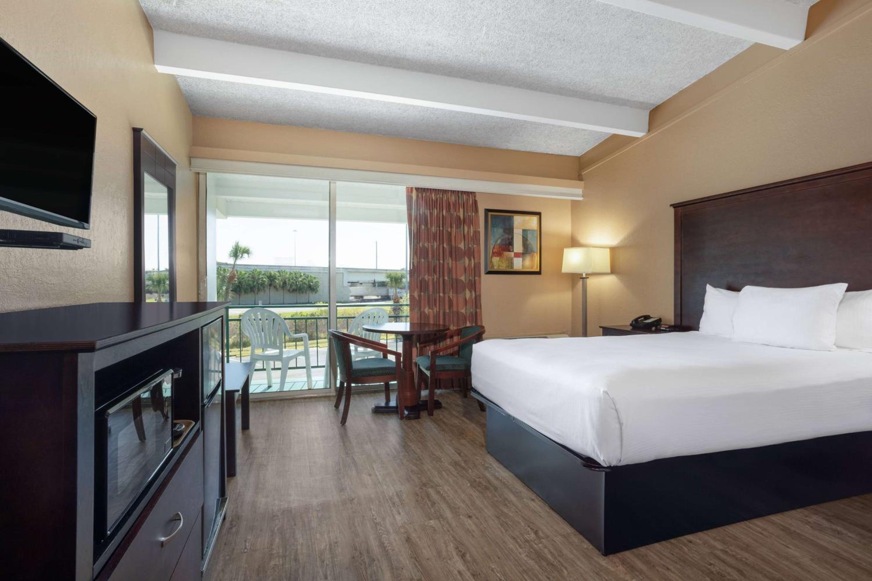 Business King Room - Non-Smoking - Photo 11