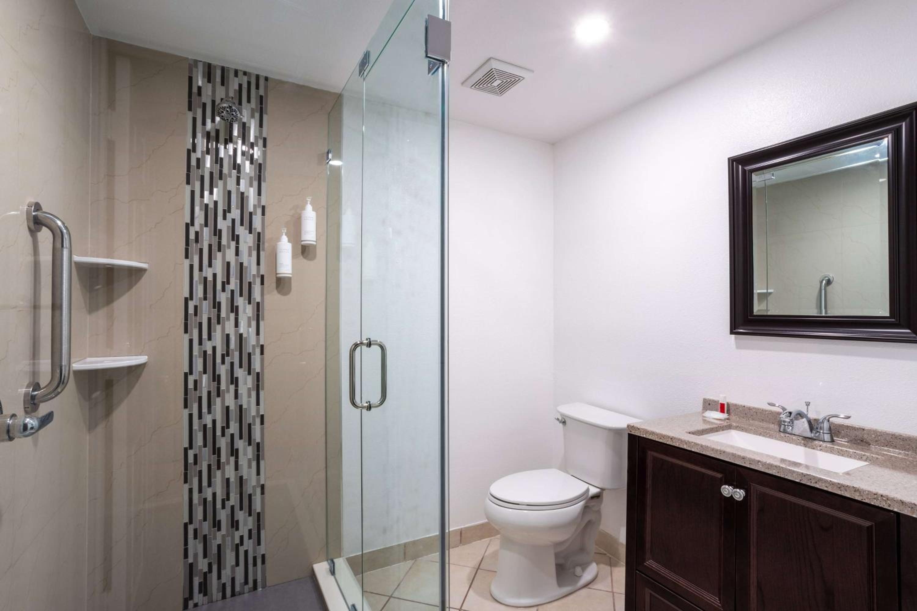 Suite with Two Double Beds - Non-Smoking - Photo 5