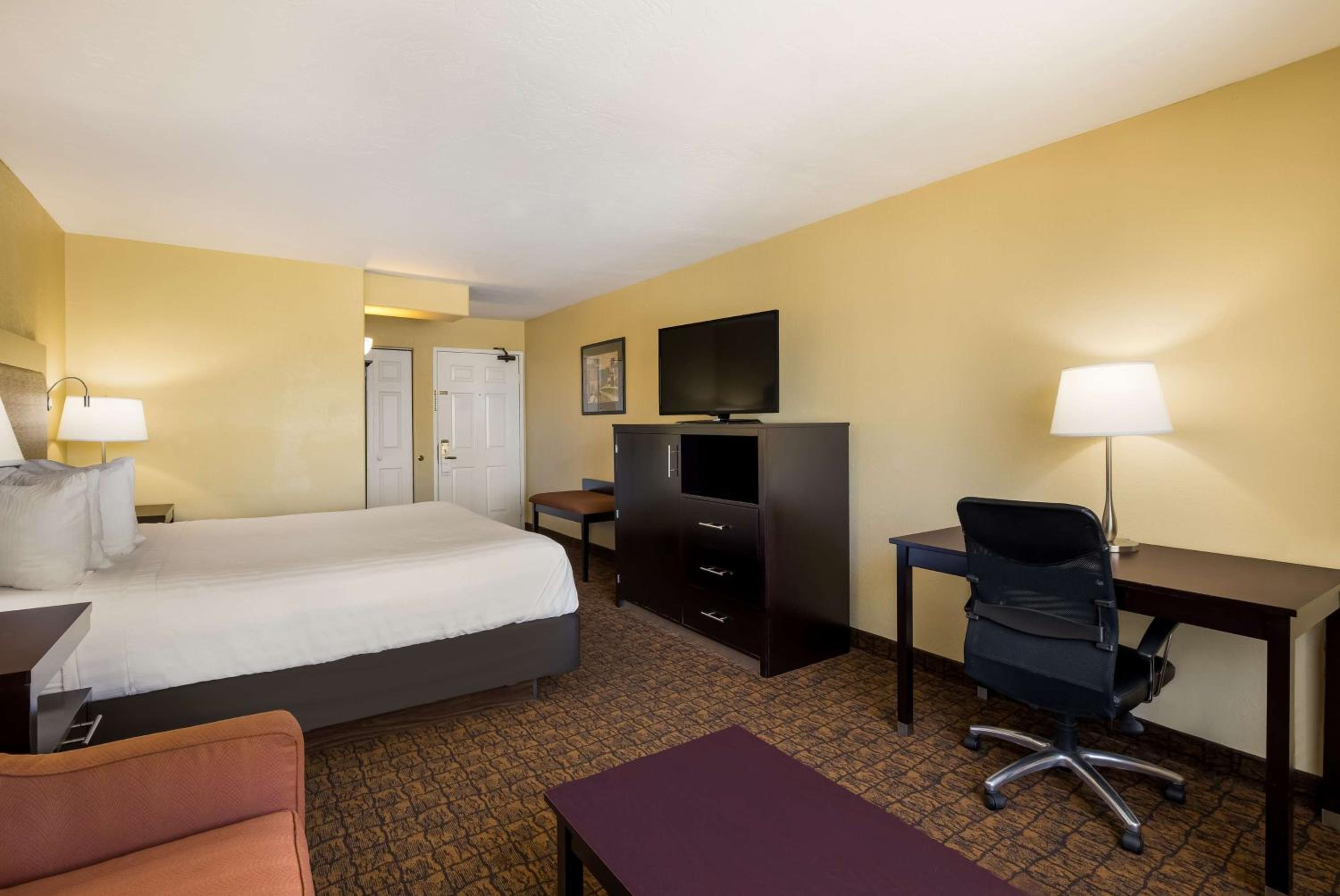 King Room - Communication Assistance/Non-Smoking - Photo 3