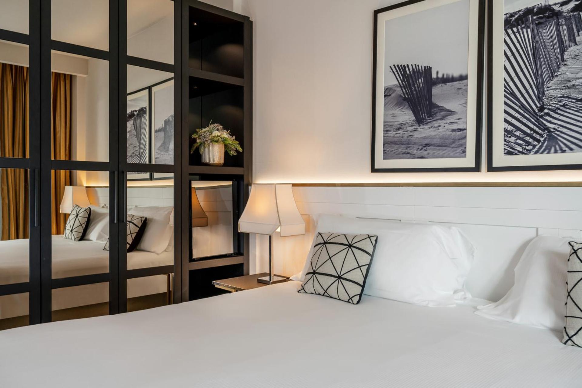 Double or Twin Room with City View and Spa Access - Photo 15