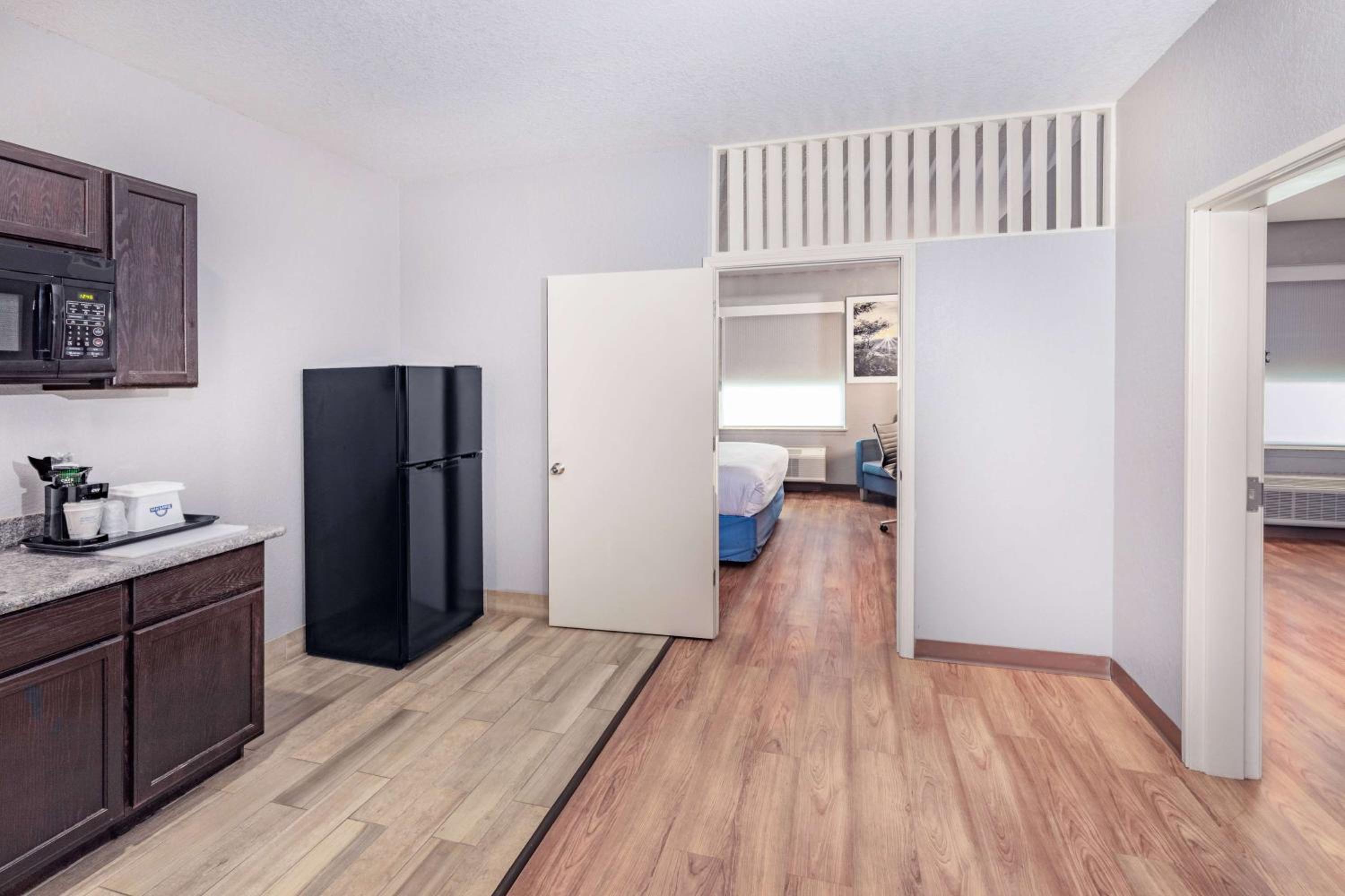 Two-Bedroom Suite - Non-Smoking - Photo 2