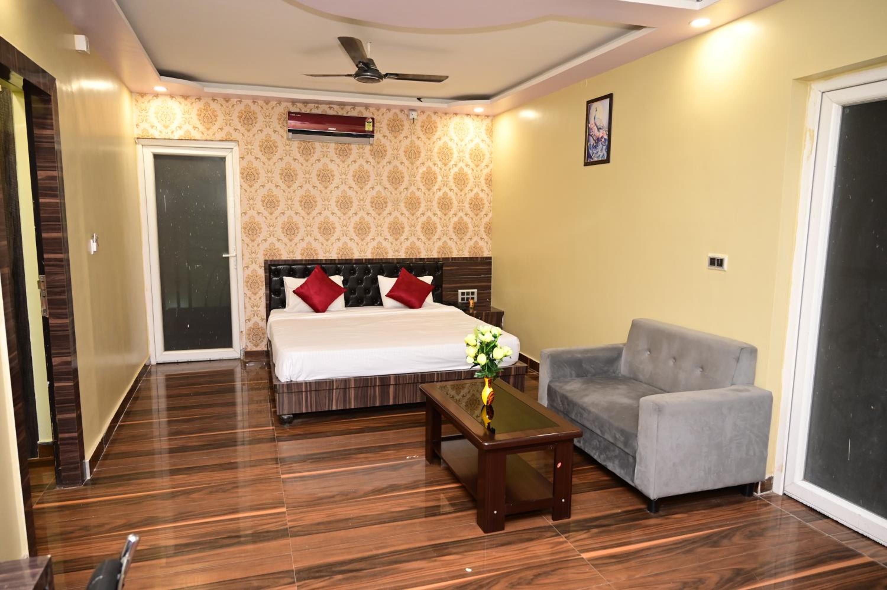 Deluxe Double Or Twin Room - Photo 1