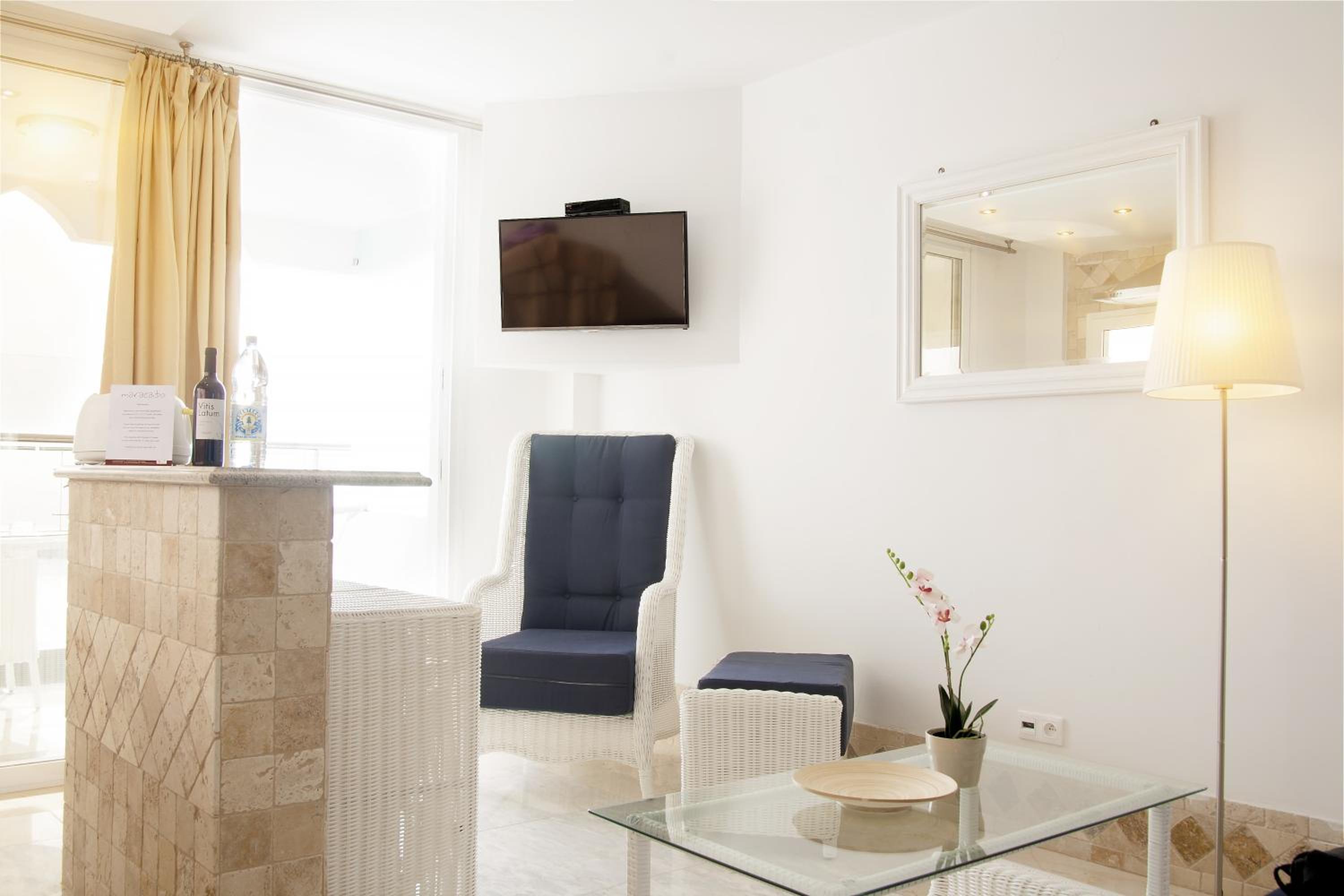 Apartment photo 2