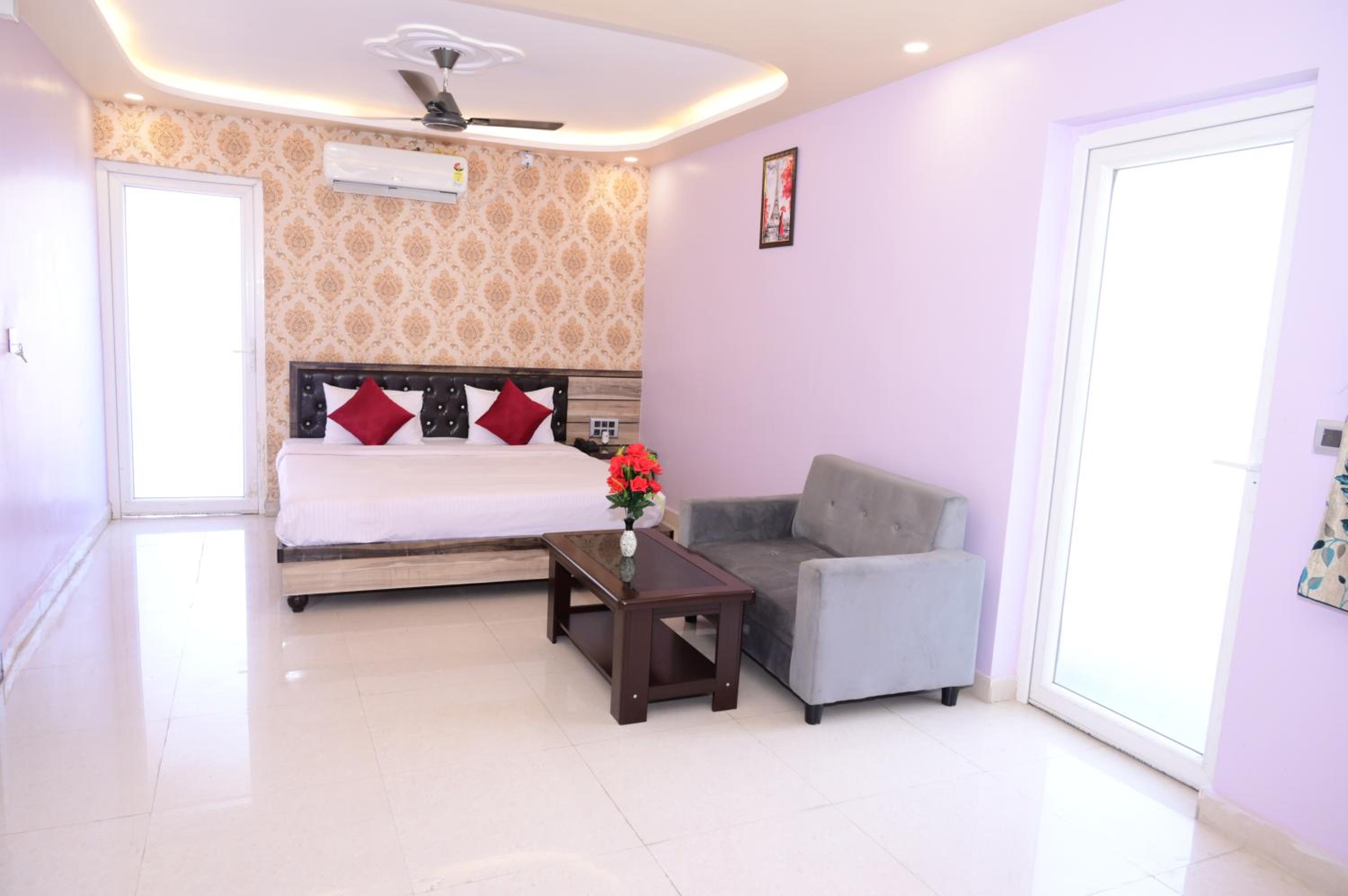 Deluxe Double Or Twin Room - Photo 2