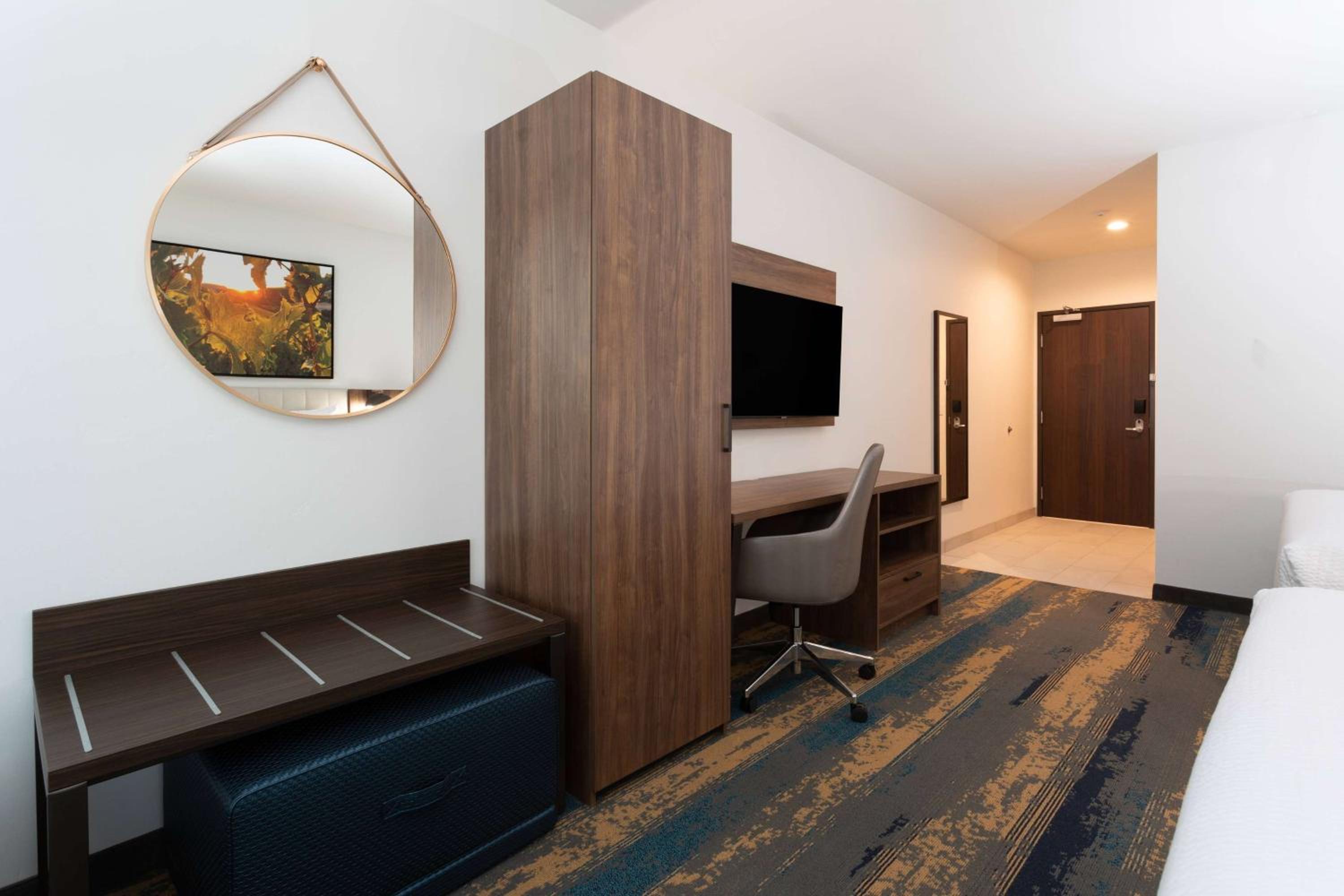 Deluxe Queen Room with Two Queen Beds - Non-Smoking - Photo 3