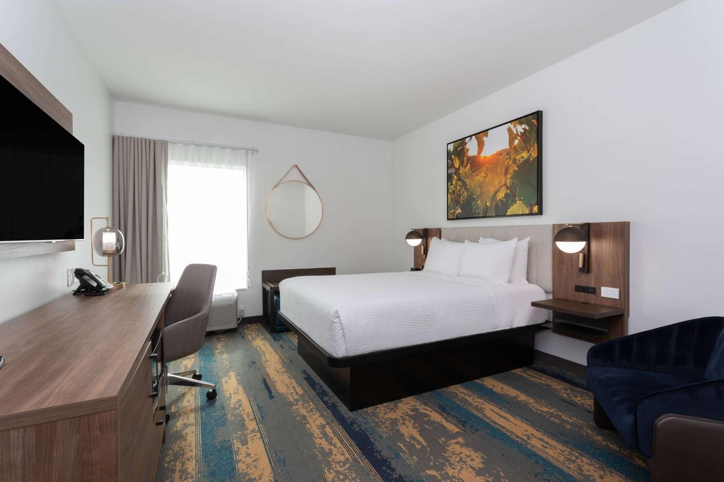 1 Queen Bed, Hearing Accessible Room, Non-Smoking - Photo 3