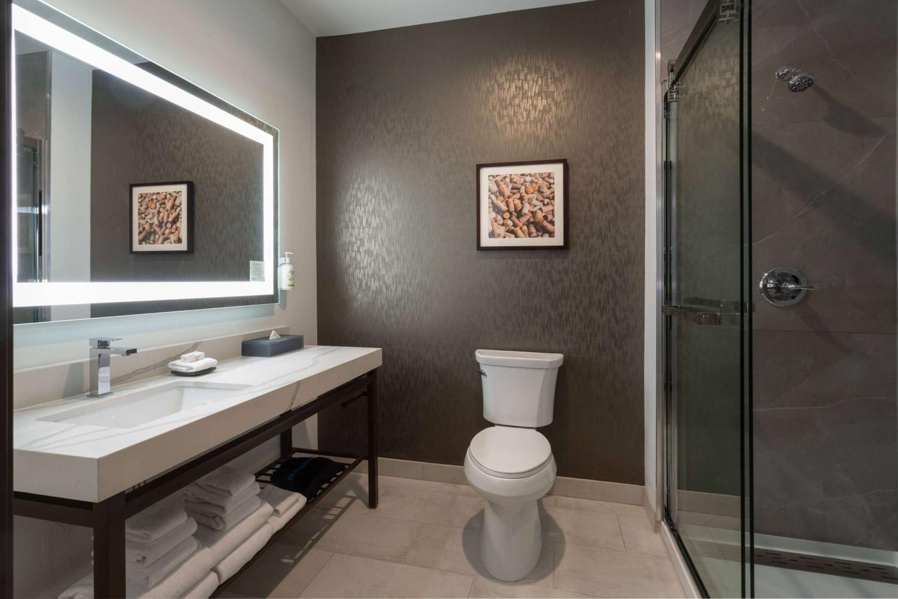 King Room - Non-Smoking - Photo 2