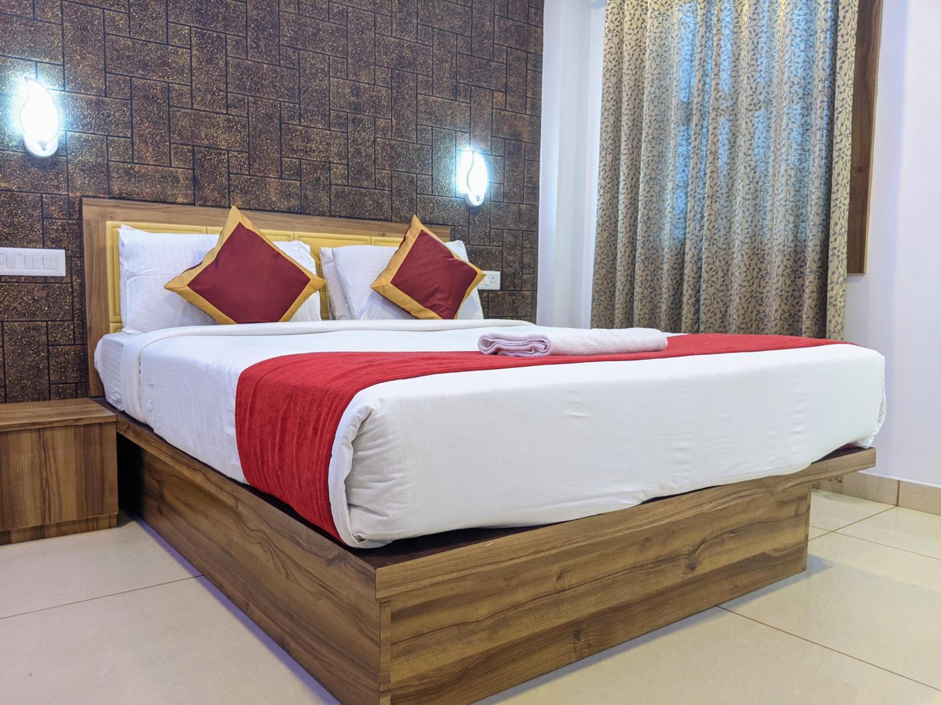 Deluxe Double Room - Photo 9