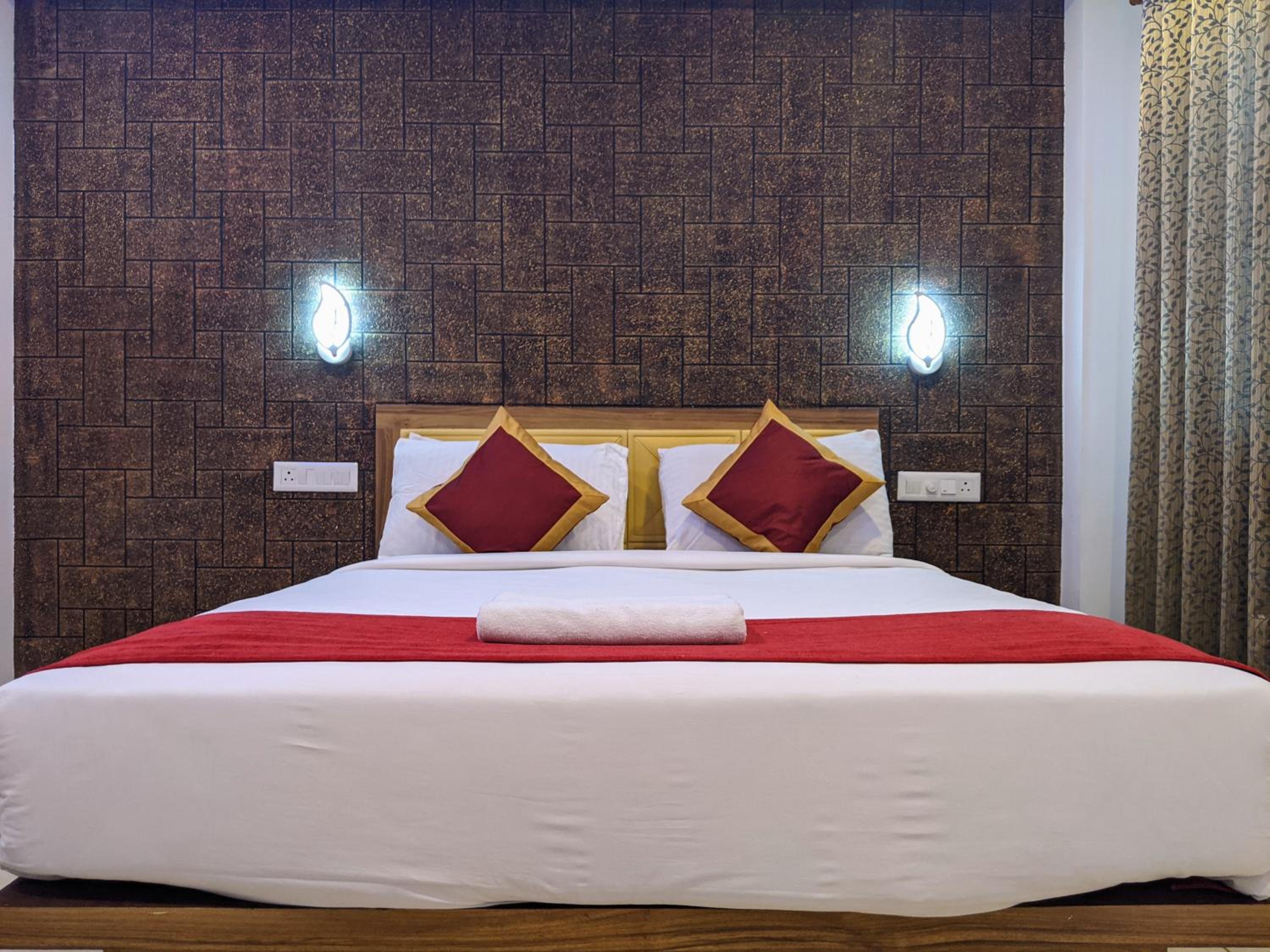 Deluxe Double Room - Photo 12