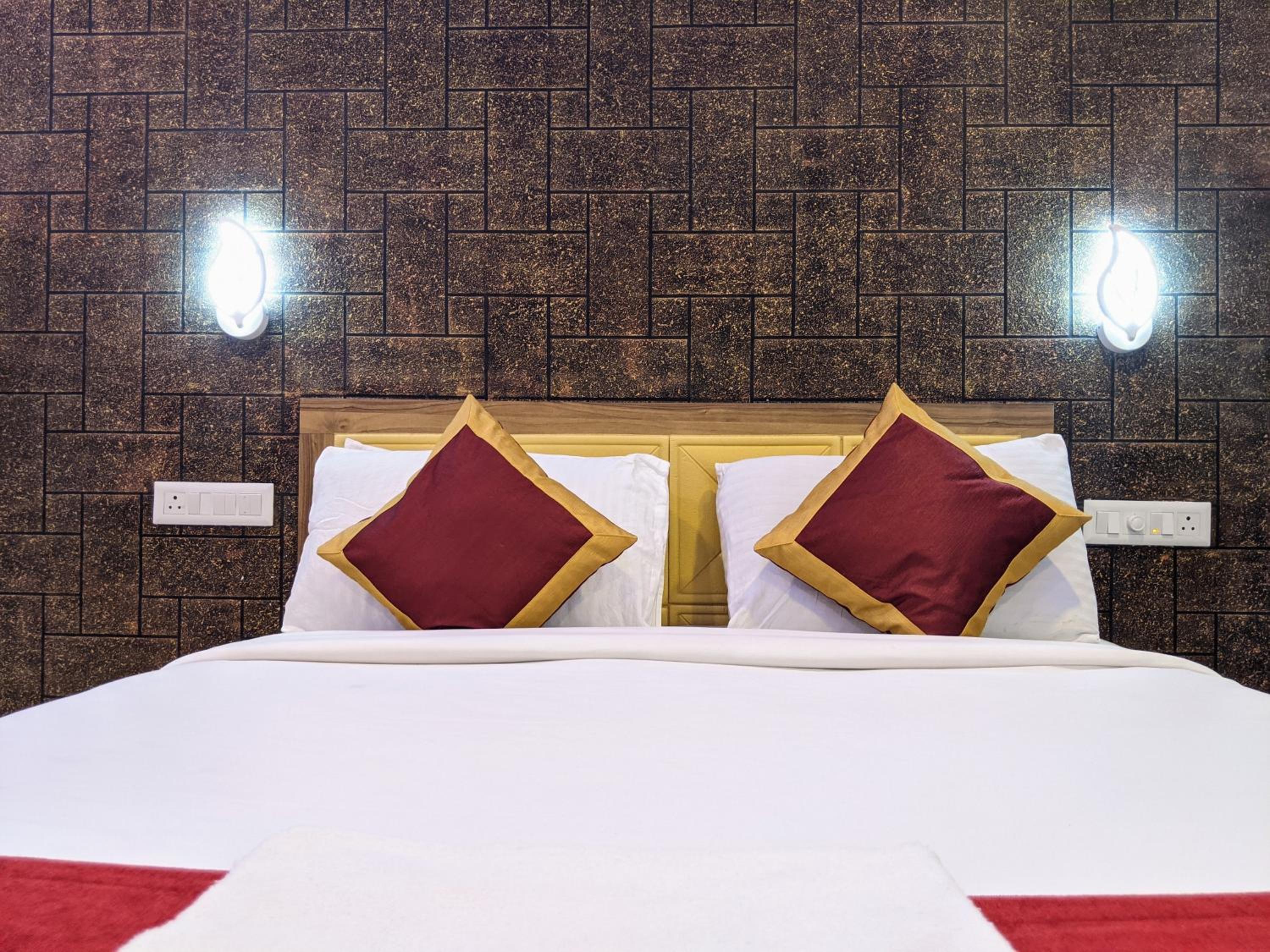 Deluxe Double Room - Photo 10