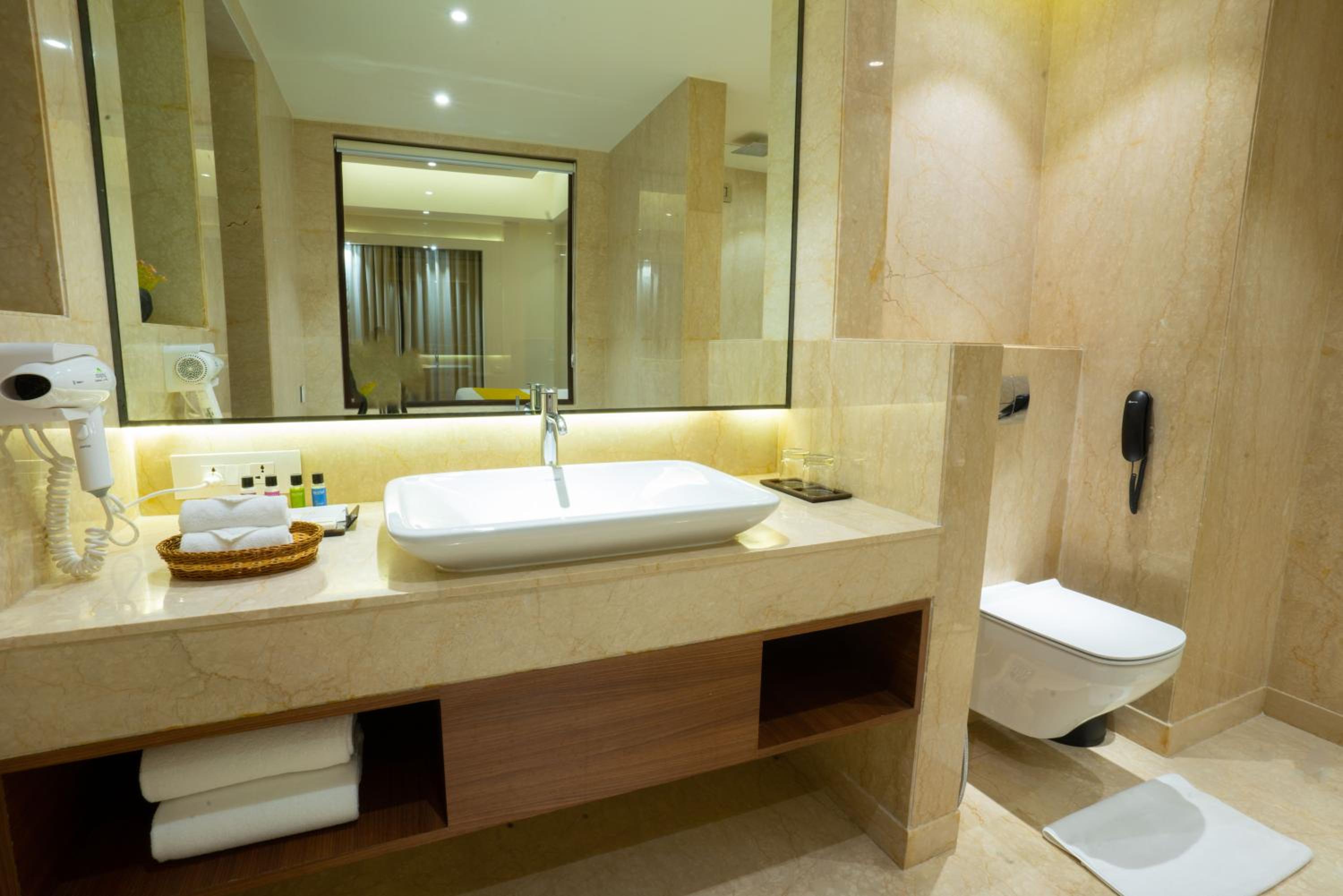 Deluxe Double Room - Photo 7