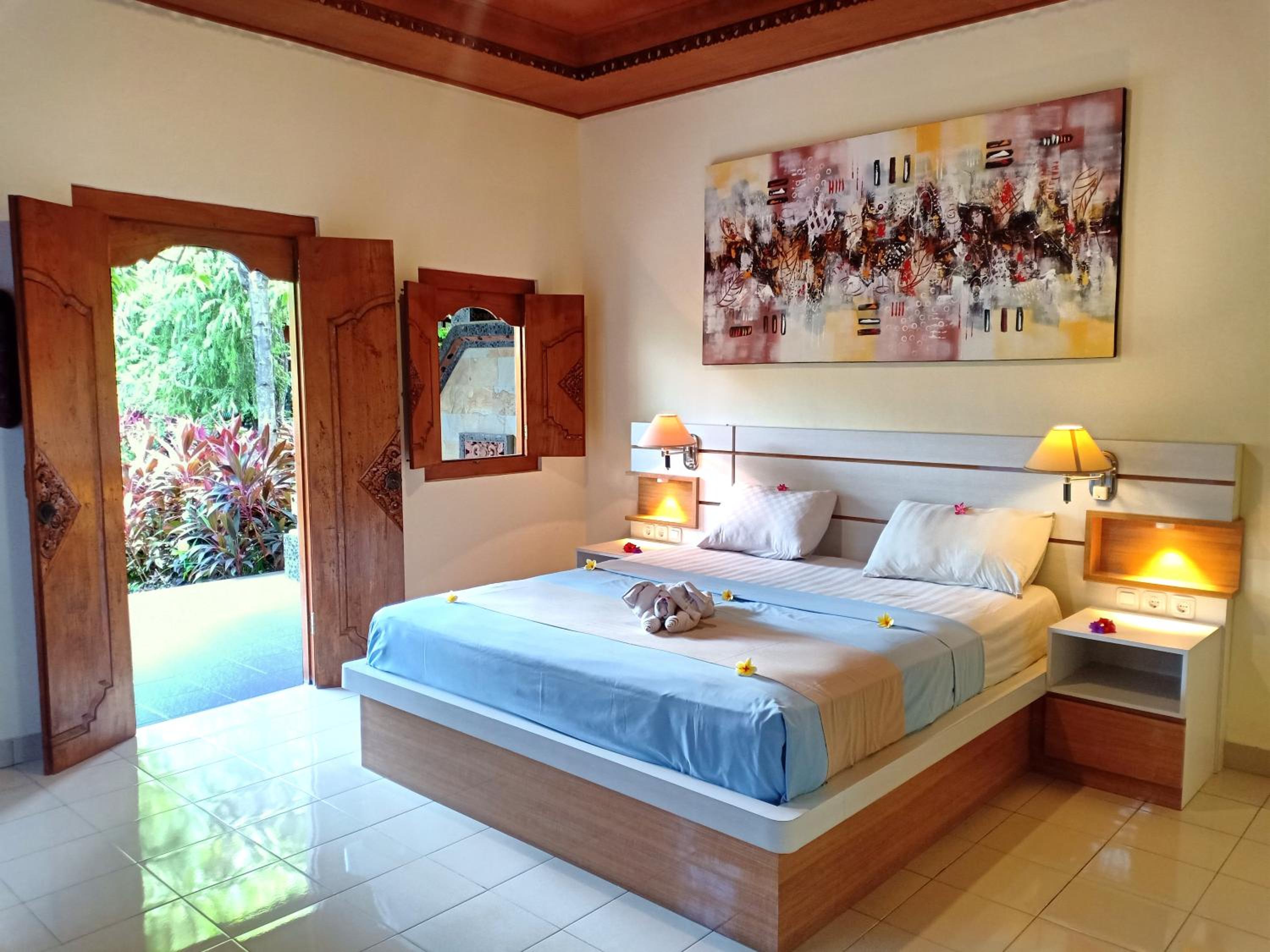 Superior Bungalow - Photo 1