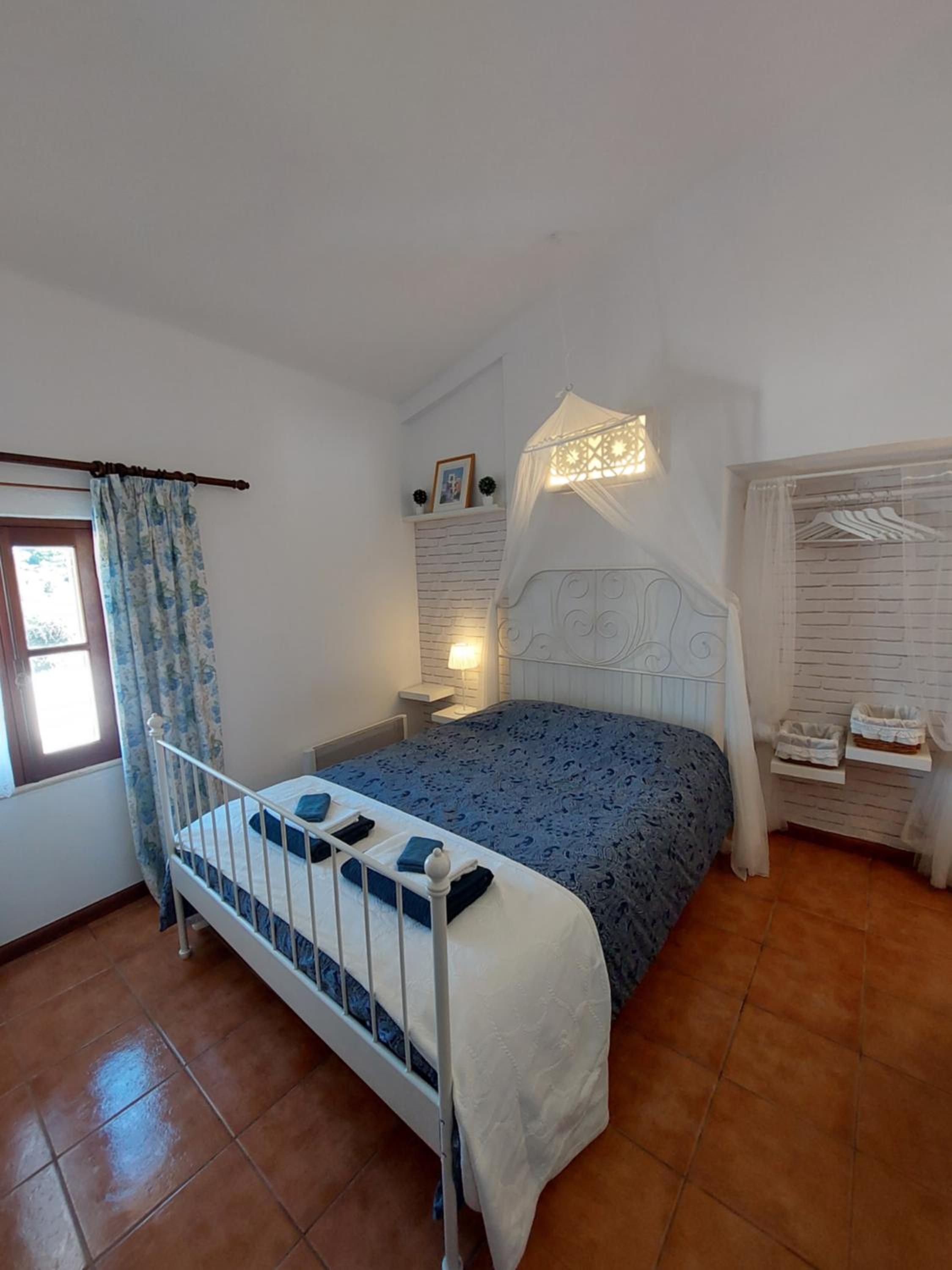 One-Bedroom Apartment - Photo 1