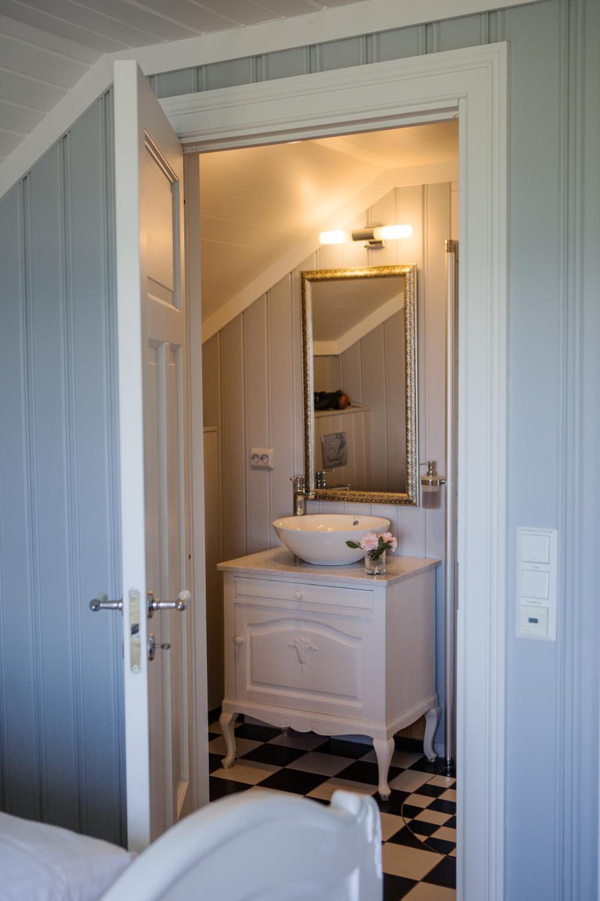 Standard Double or Twin Room photo 3