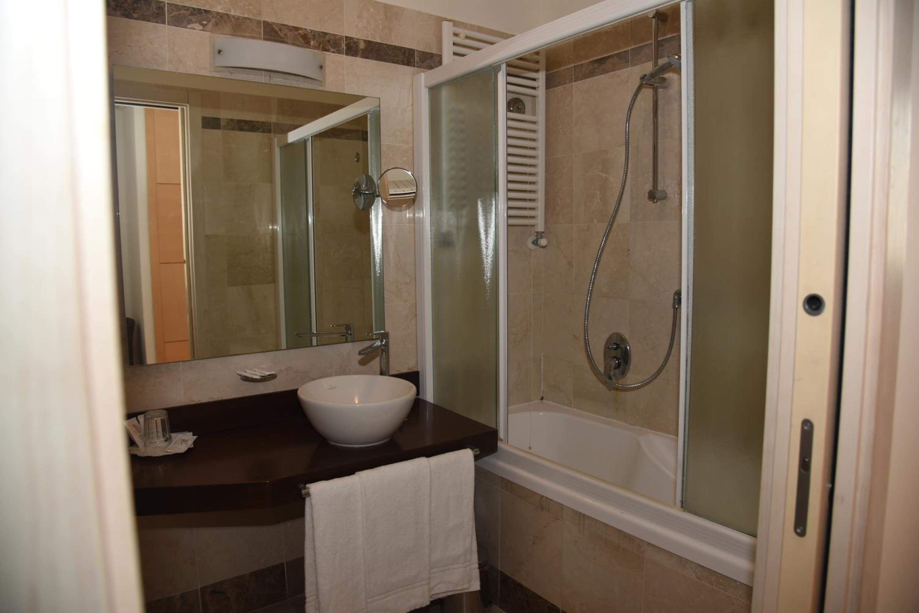 Superior Quadruple Room - Photo 3